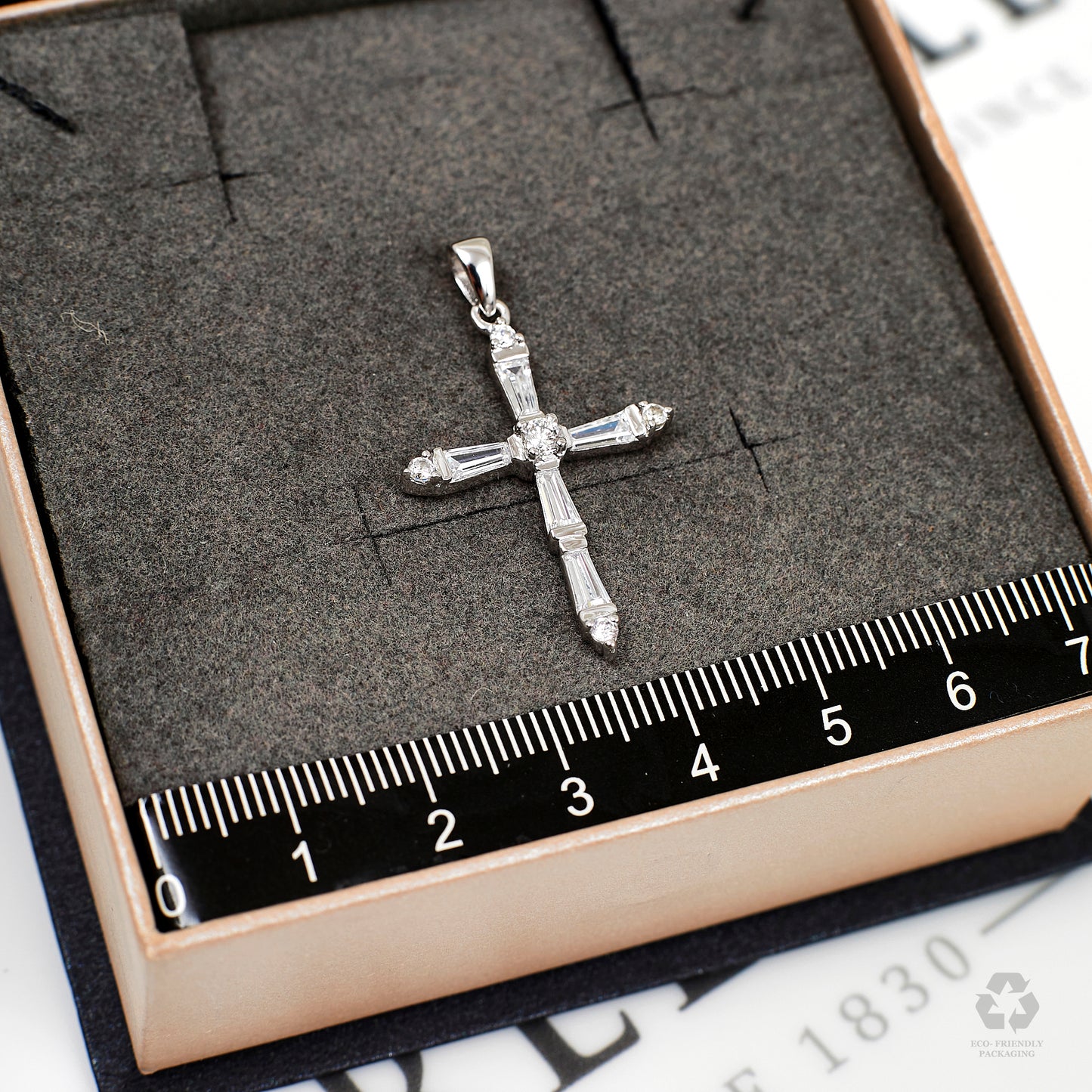 Pre-Owned 9ct White Gold CZ Cross Pendant