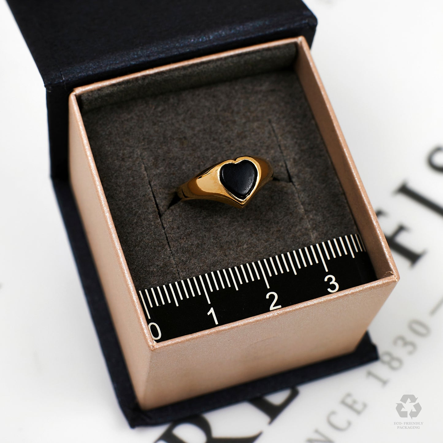 Pre-Owned 9ct Gold Onyx Heart Signet Ring