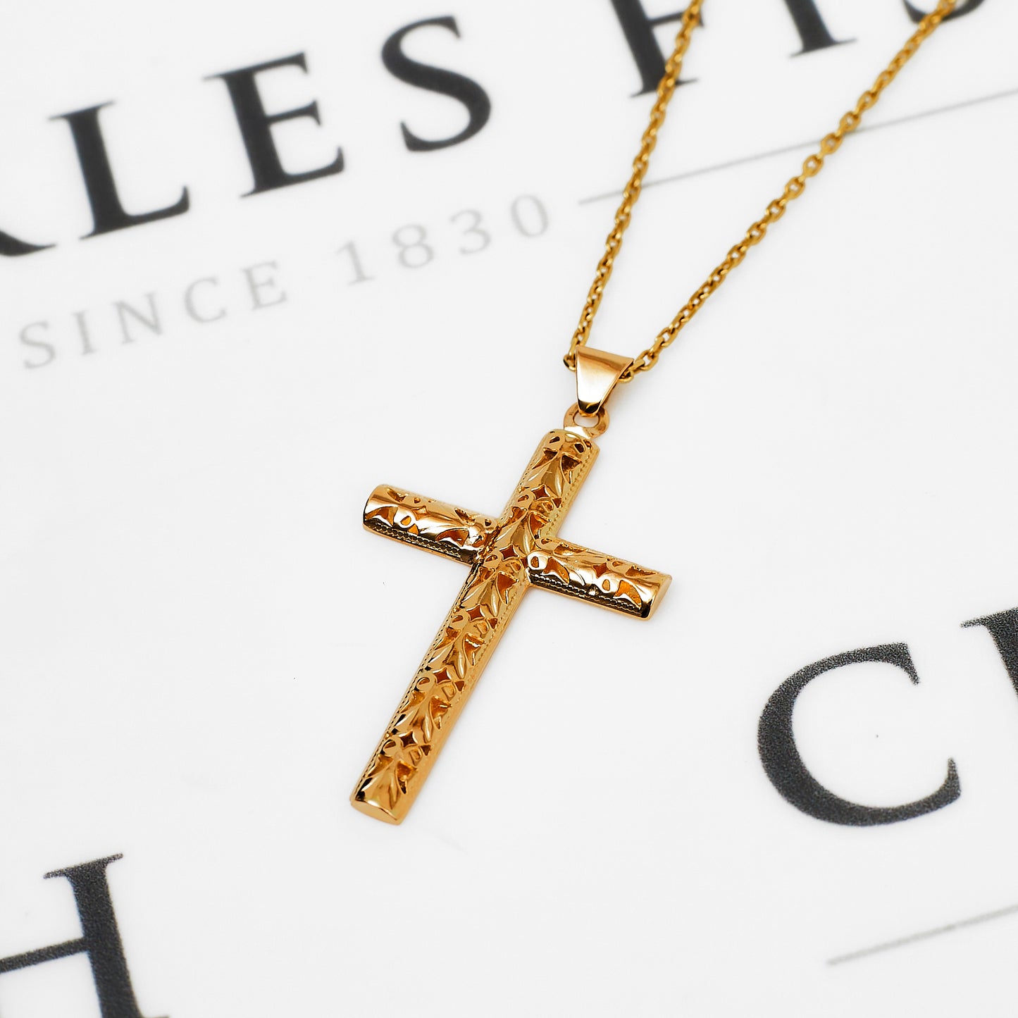 Pre-Owned 18ct Gold Patterned Cross Pendant