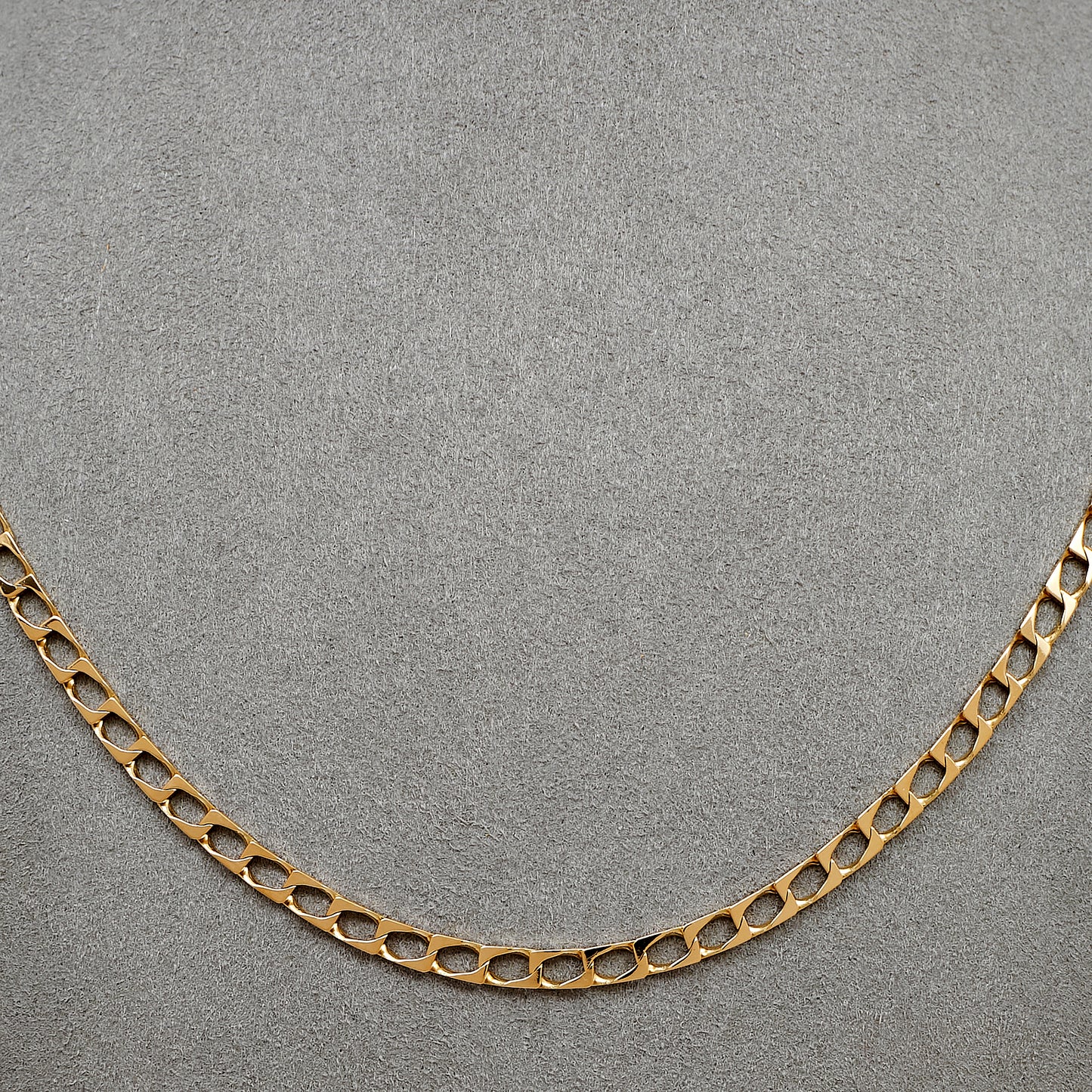 Pre-Owned 9ct Gold Curb Chain Necklace 19inch