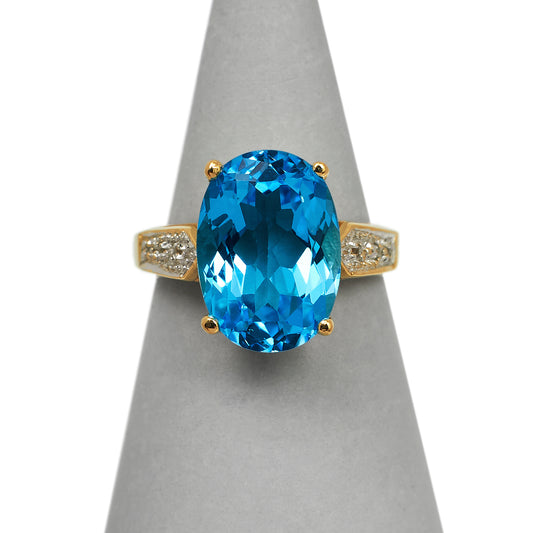 Pre-Owned 9ct Gold Oval Blue Topaz Shoulders Set Ring