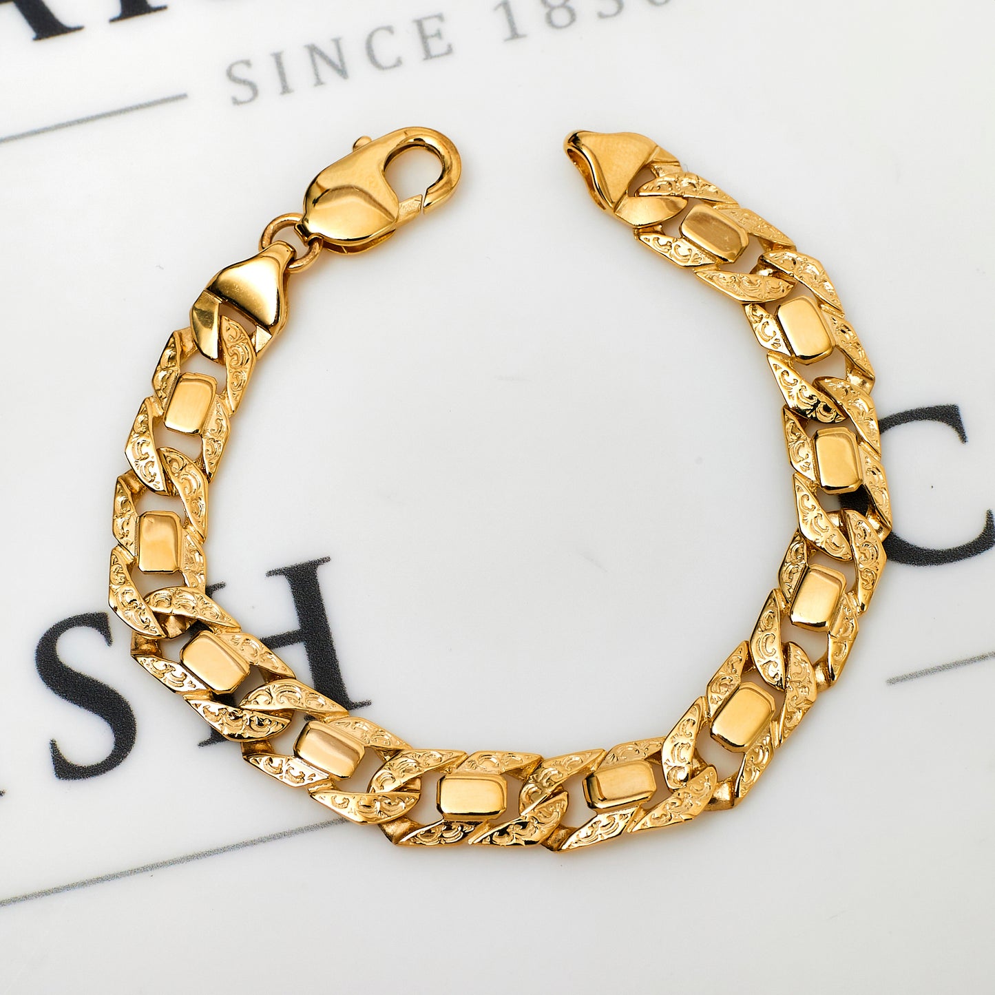 Pre-Owned 9ct Gold Patterned Anchor Link Bracelet