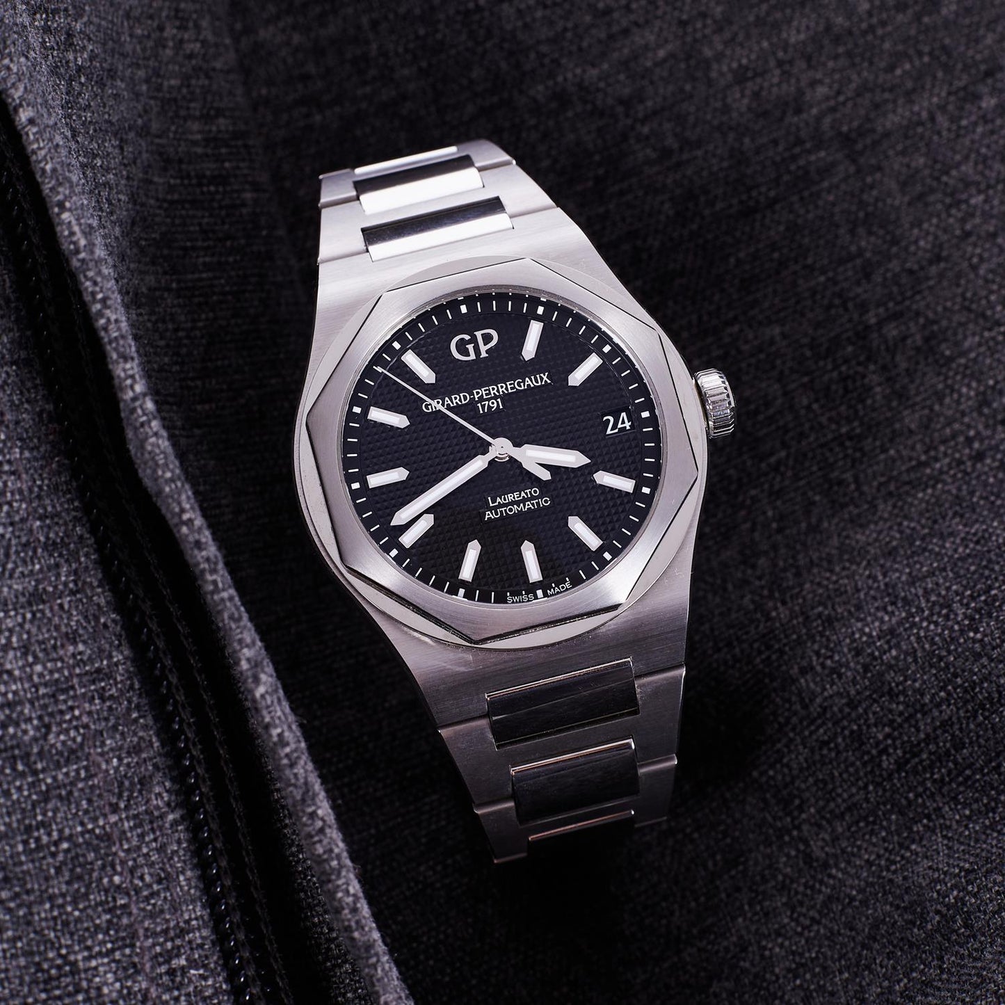 Pre-Owned Girard Perregaux Laureato 8101