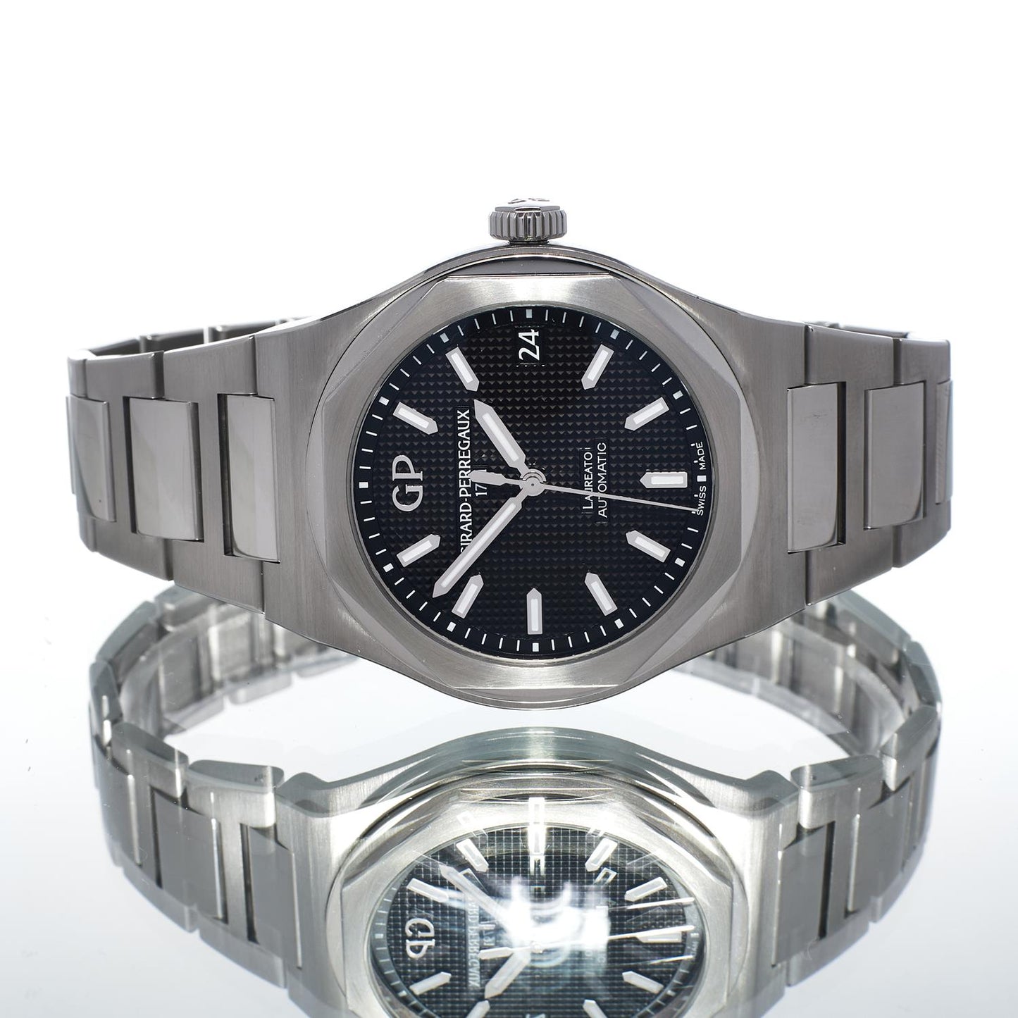 Pre-Owned Girard Perregaux Laureato 8101