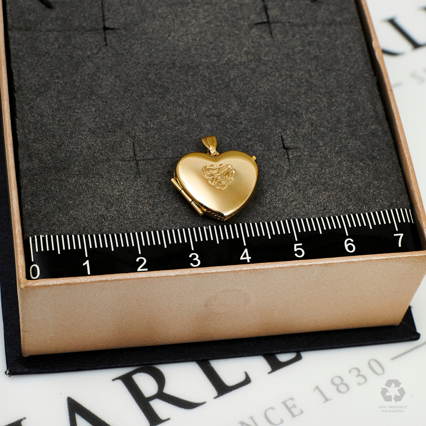 Pre-Owned 9ct Gold Small Patterned Heart Locket