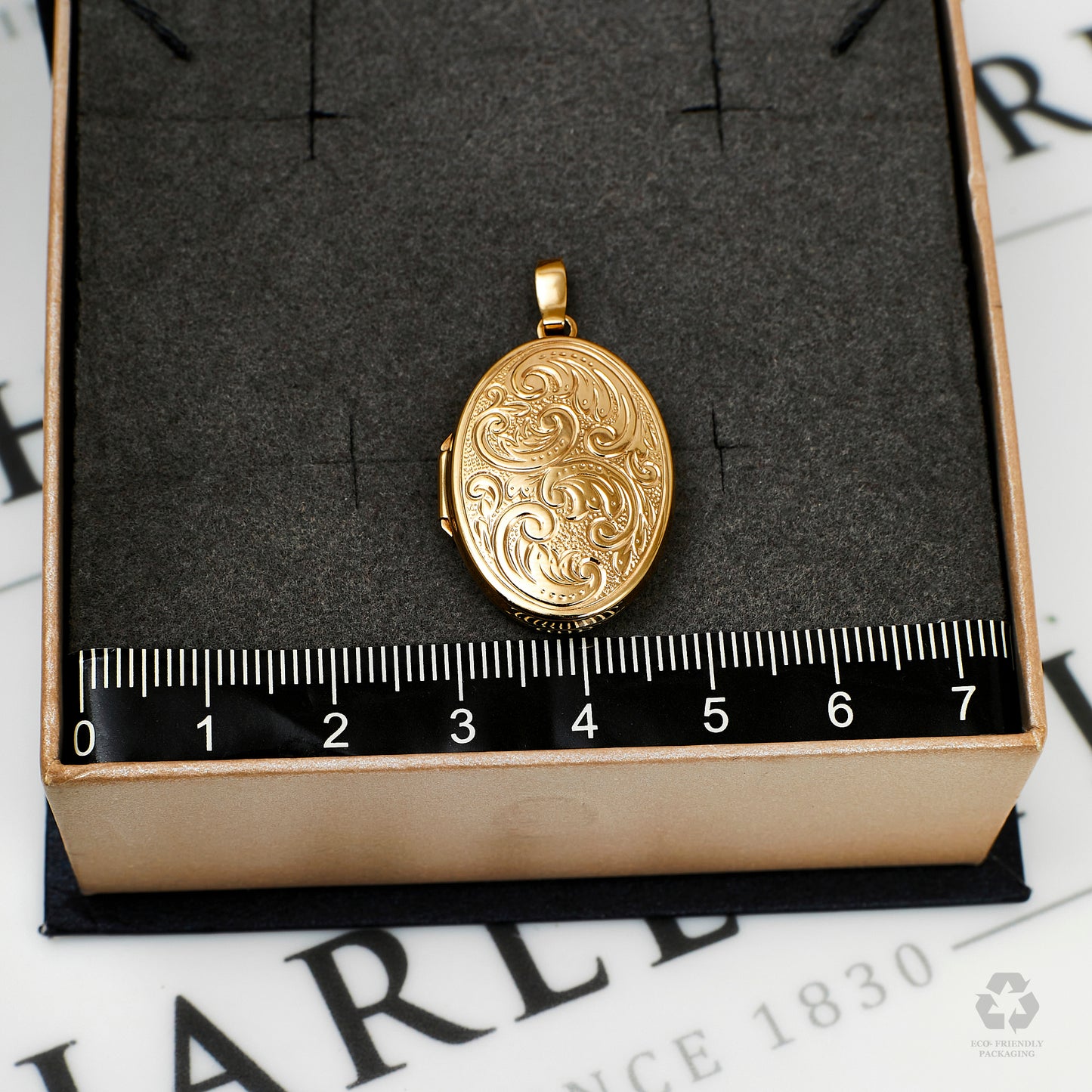 Pre-Owned 9ct Gold Swirl Pattern Locket Pendant