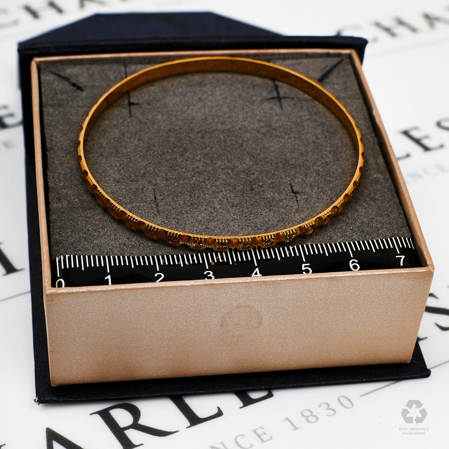 Pre-Owned 22ct Gold Faceted Circle Design Bangle