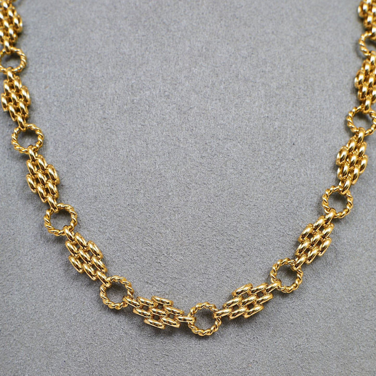 Pre-Owned 9ct Gold Brick & Twist Circle Chain Necklace