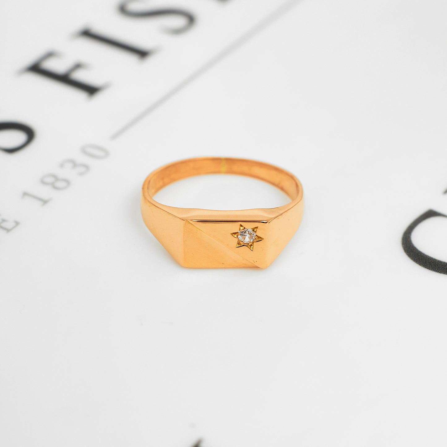 Pre-Owned 18ct Gold CZ Star Signet Ring Size T.5