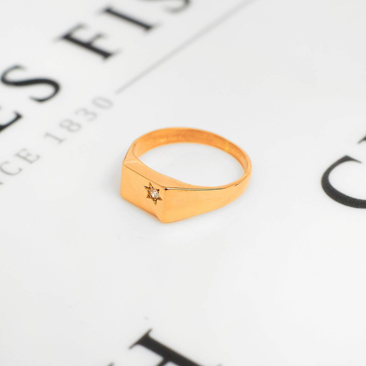 Pre-Owned 18ct Gold CZ Star Signet Ring Size T.5