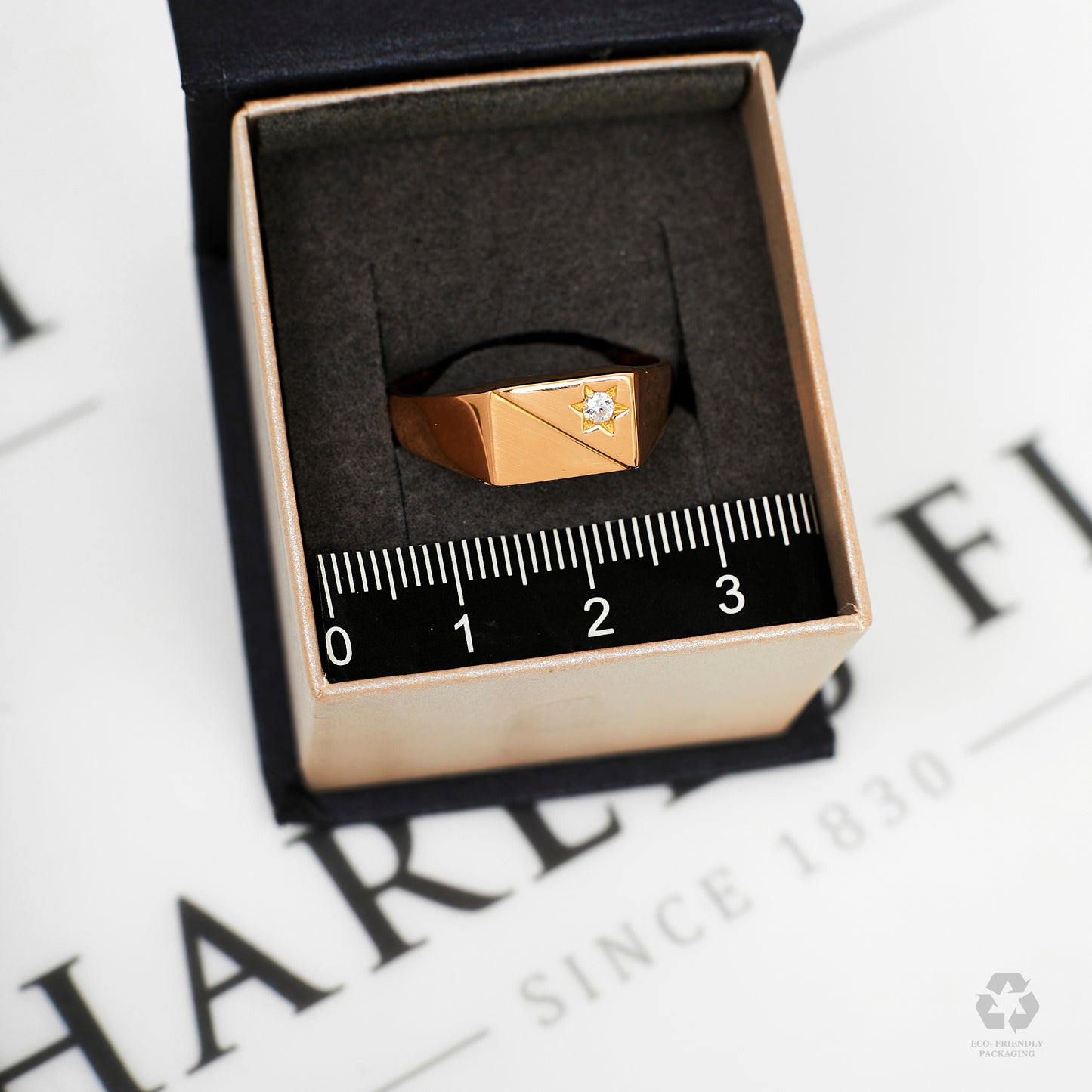 Pre-Owned 18ct Gold CZ Star Signet Ring Size T.5