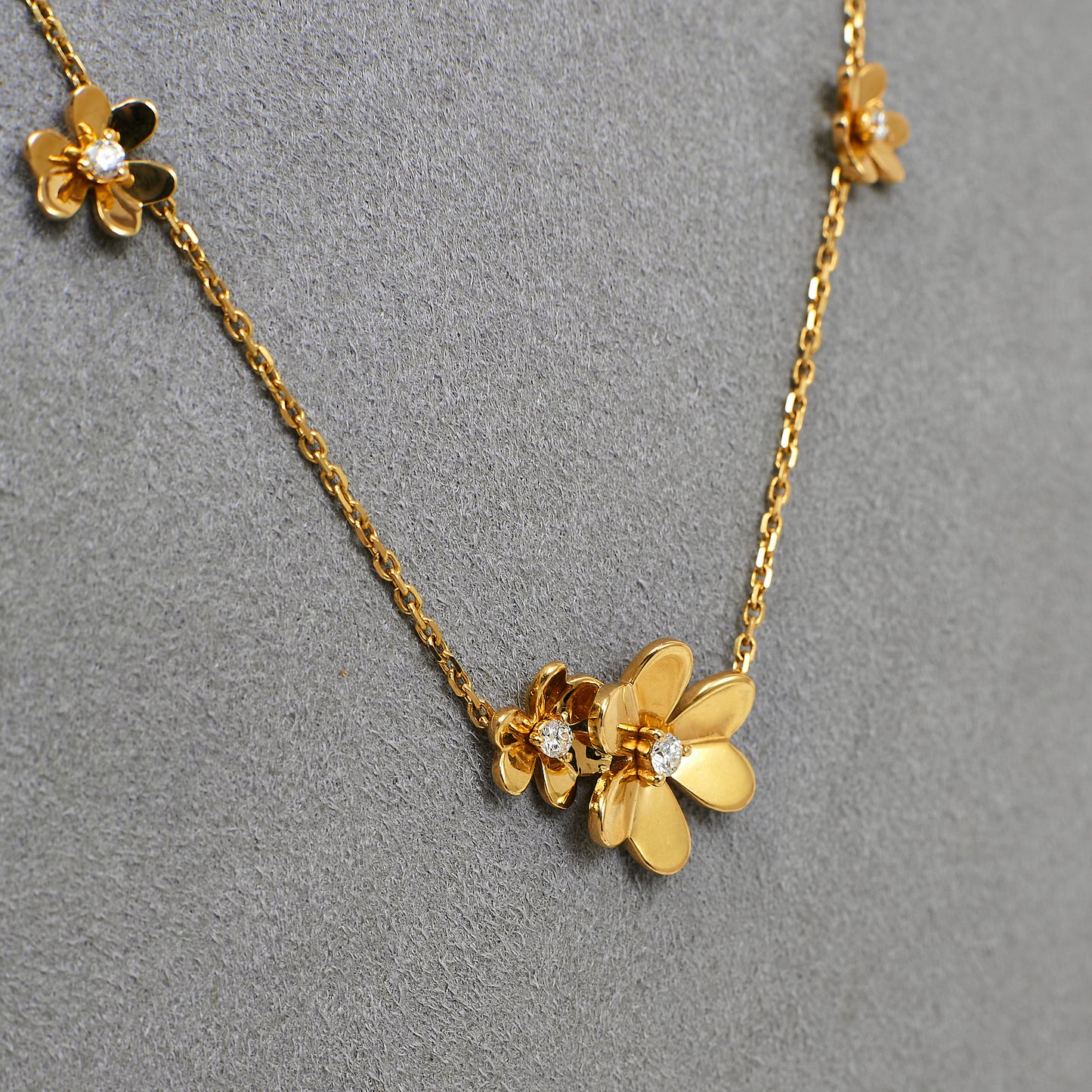 Pre-Owned 18ct Gold VAN CLEEF & ARPELS Diamond Flower Necklace