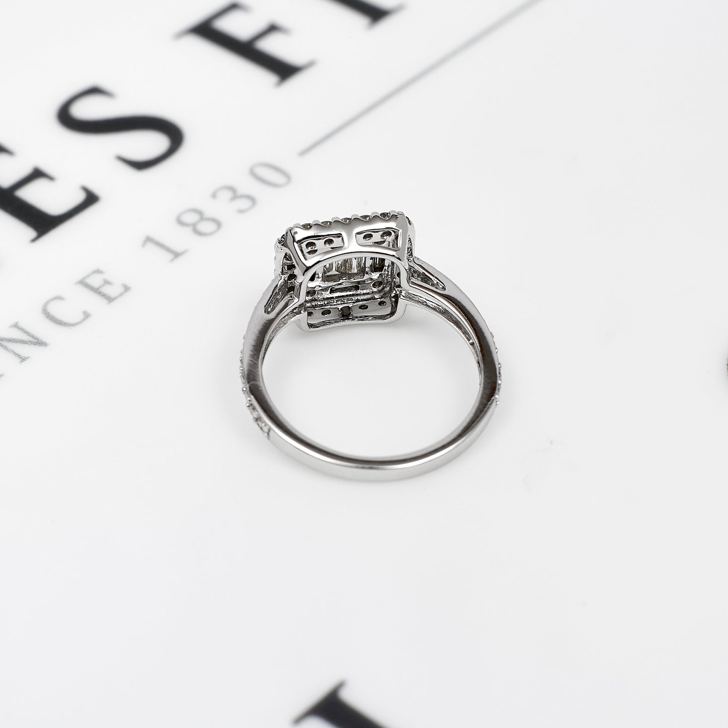 Pre-Owned 9ct White Gold & Diamond Cluster Ring Size M.5