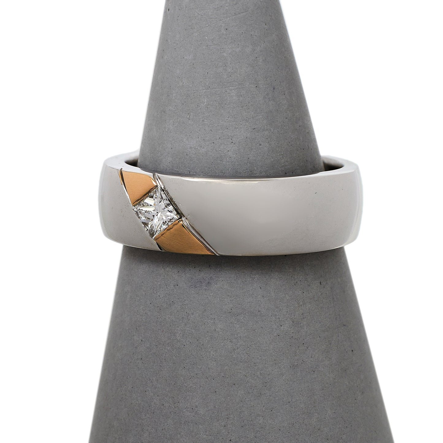 Pre-Owned 18ct White Gold Princess Cut Diamond Band Ring