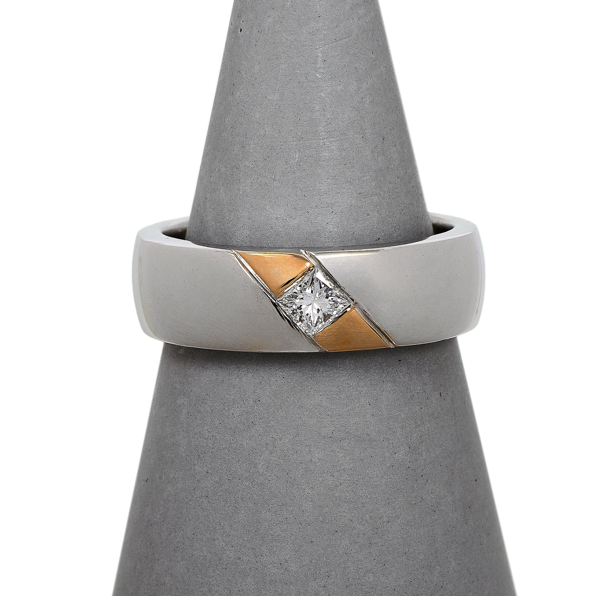Pre-Owned 18ct White Gold Princess Cut Diamond Band Ring