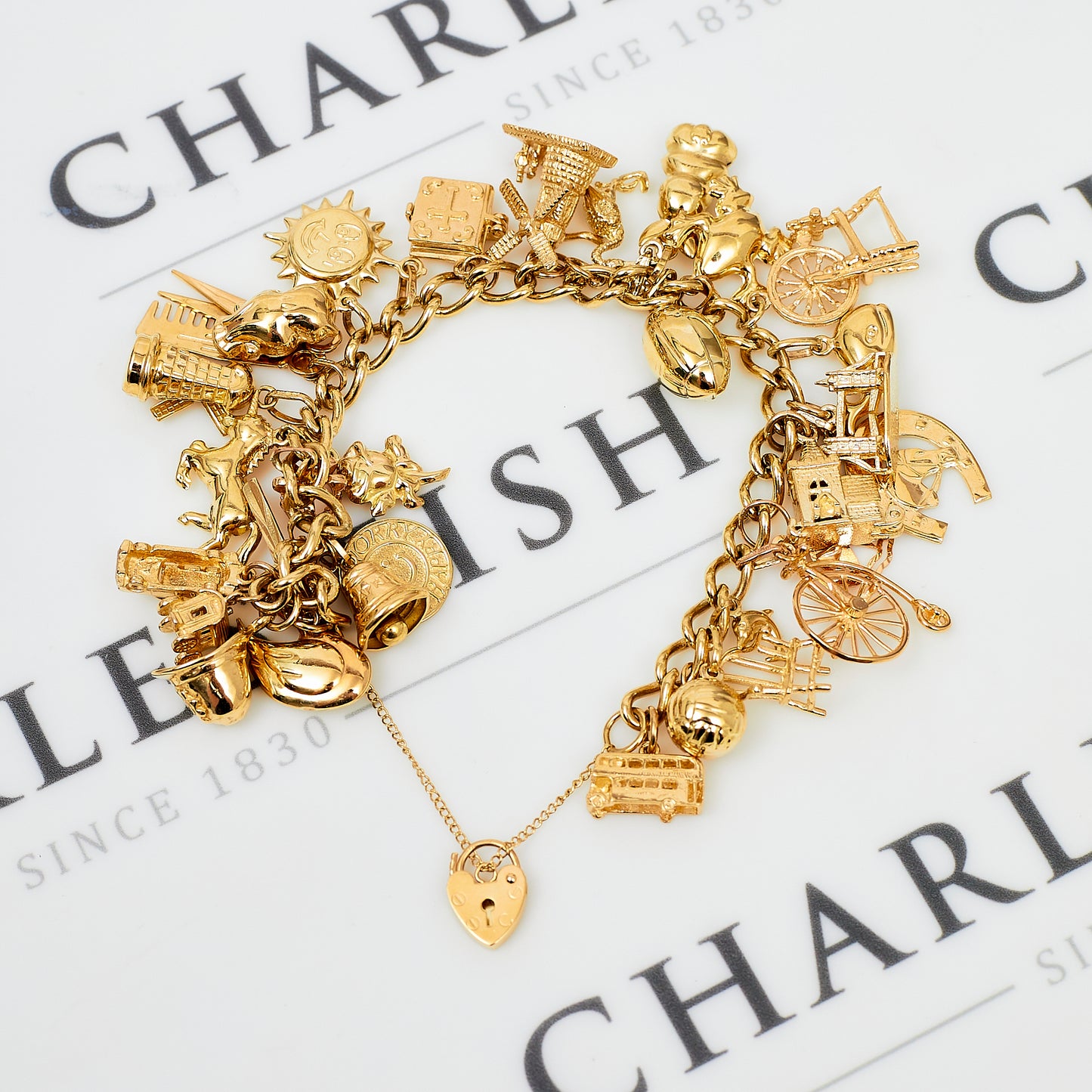 Pre-Owned 9ct Gold 31 Charm Bracelet & Heart Padlock 7 Inch