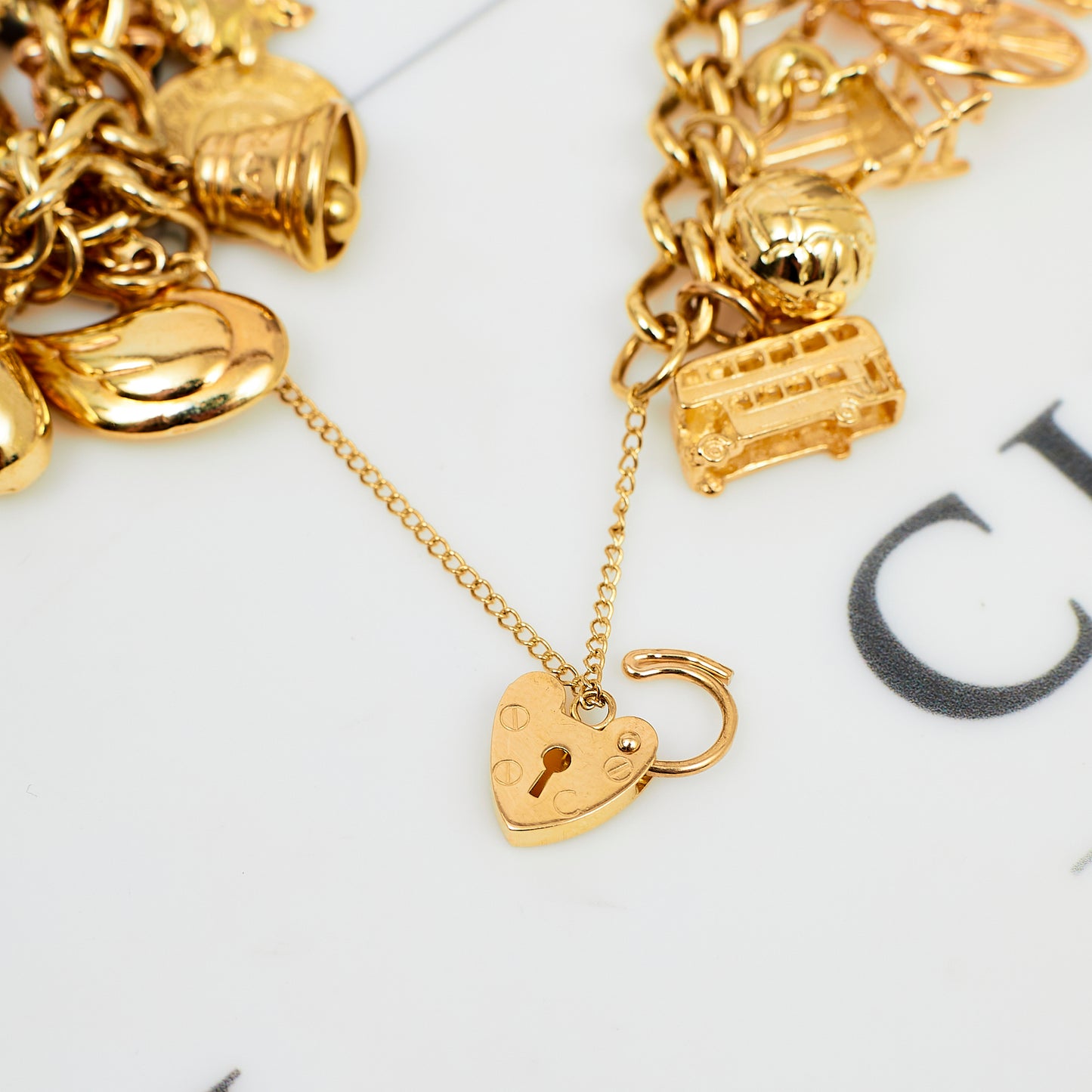 Pre-Owned 9ct Gold 31 Charm Bracelet & Heart Padlock 7 Inch