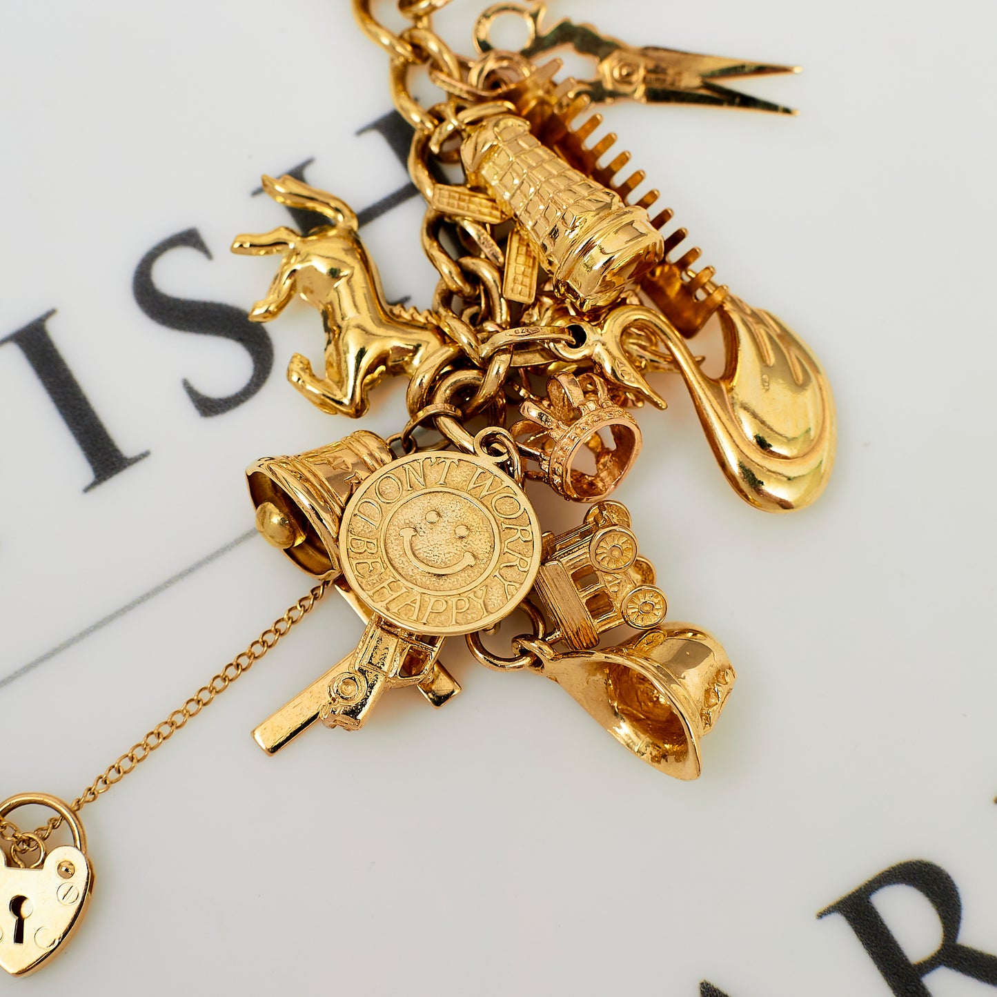 Pre-Owned 9ct Gold 31 Charm Bracelet & Heart Padlock 7 Inch
