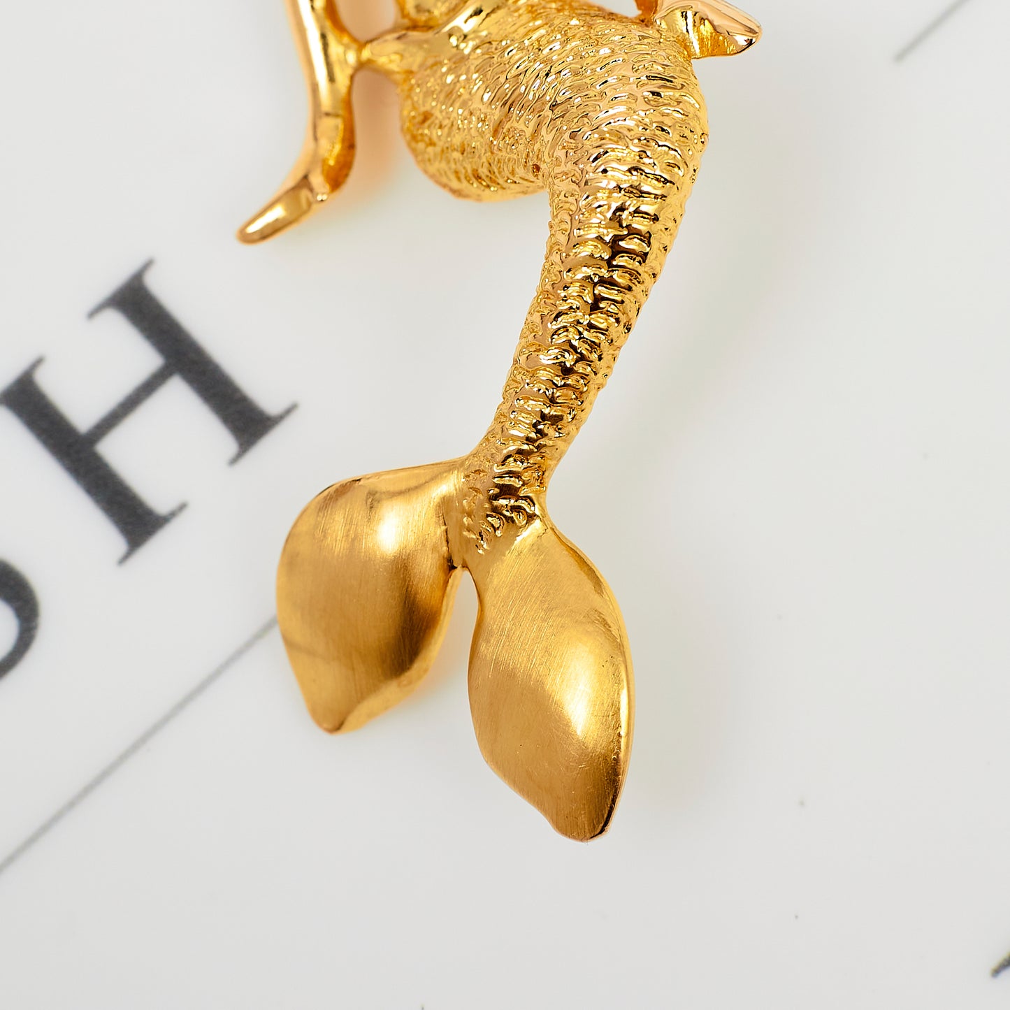 Pre-Owned 18ct Gold Hollow Oversized Mermaid Pendant