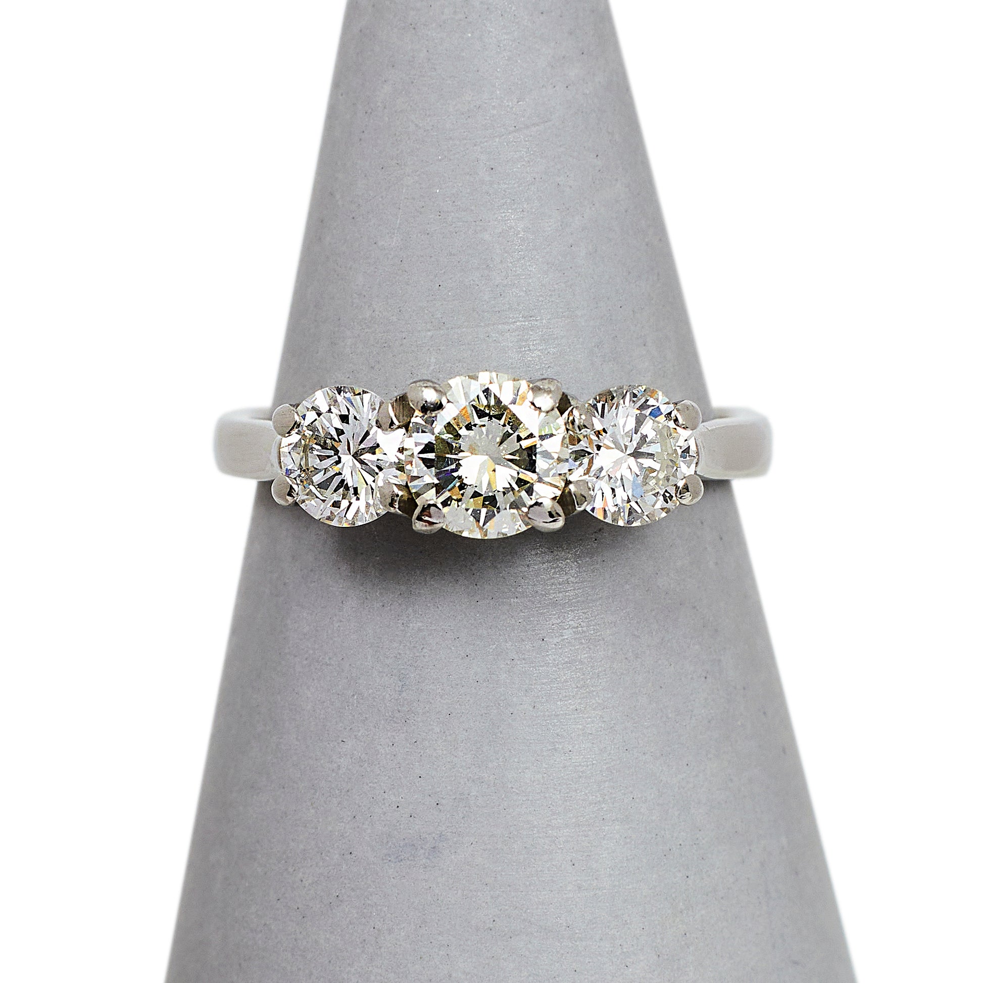Pre-Owned Platinum 3 Diamond Dress Ring Size J.5