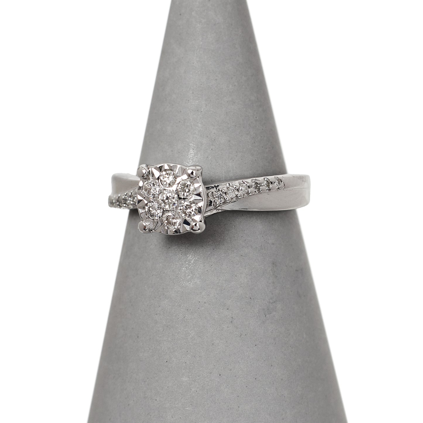 Pre-Owned 9ct White Gold Diamond Cluster Ring - Size H