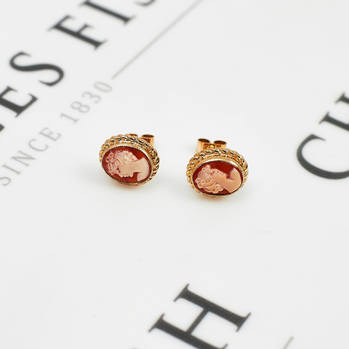 Pre-Owned 9ct Gold Cameo Stud Earrings