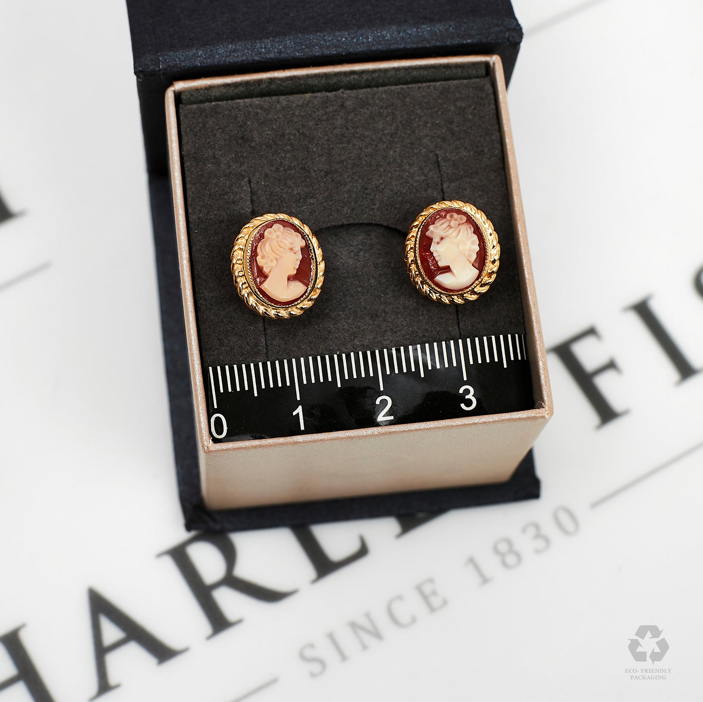 Pre-Owned 9ct Gold Cameo Stud Earrings