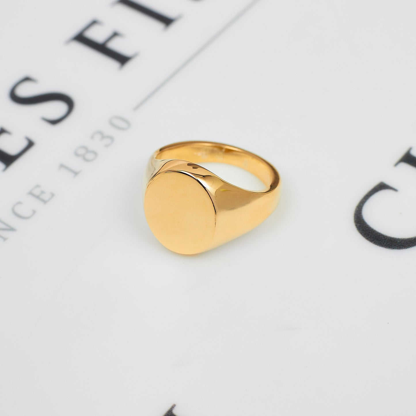 Pre-Owned 9ct Gold High-Polish Oval Signet Ring Size R