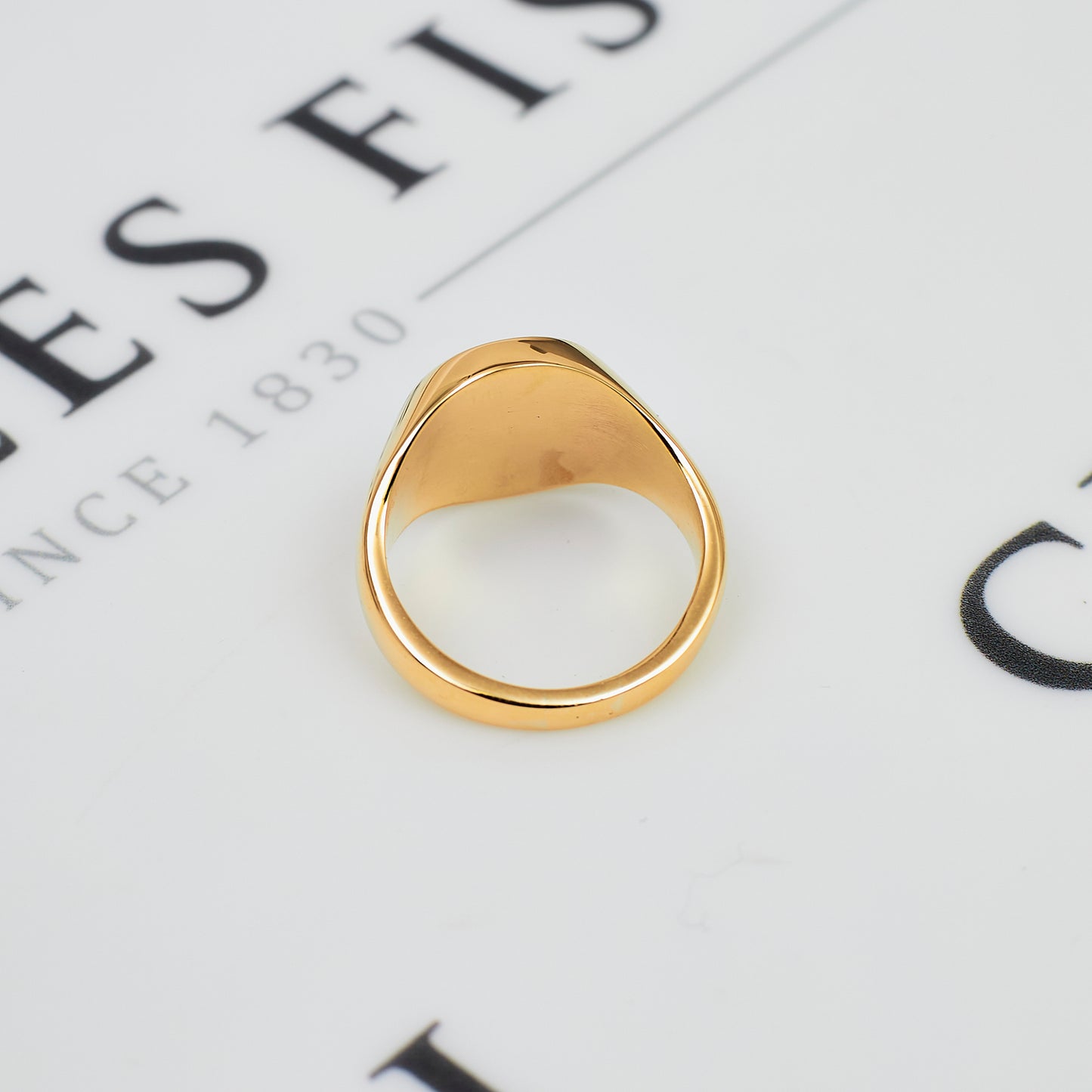 Pre-Owned 9ct Gold High-Polish Oval Signet Ring Size R