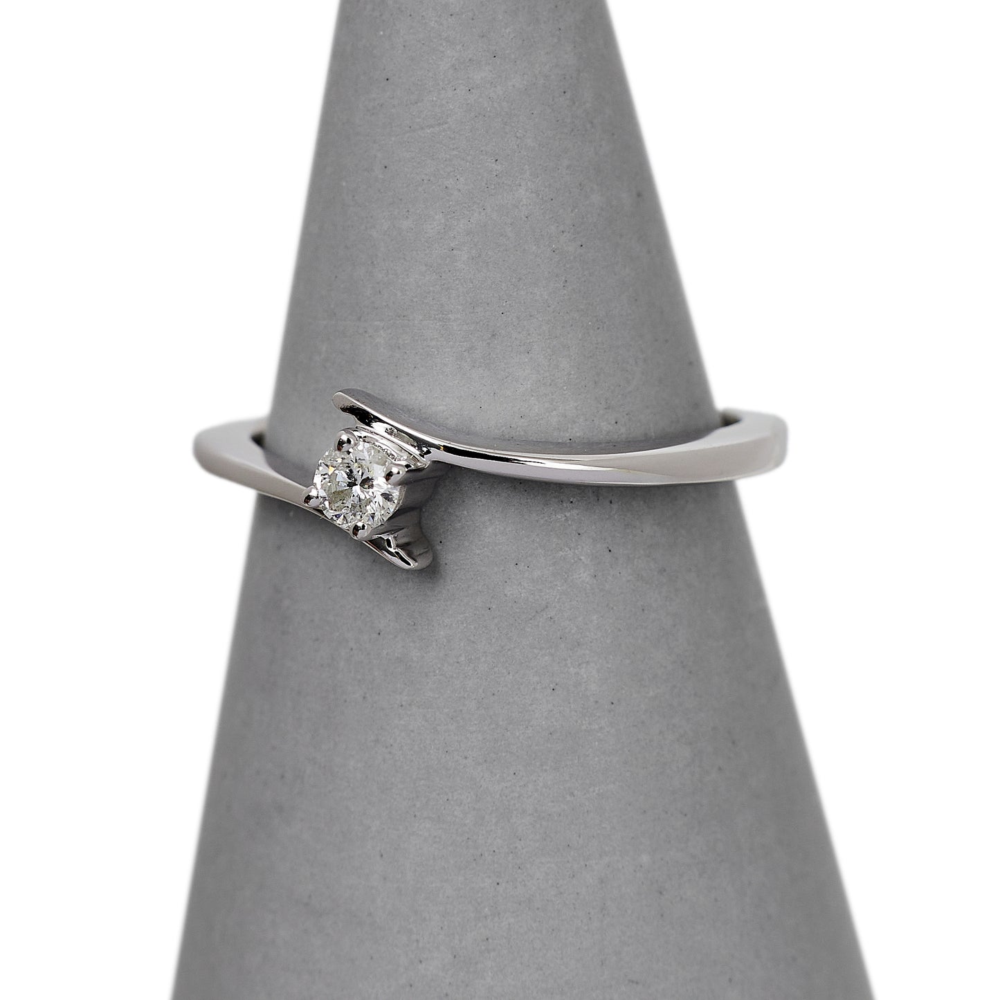 Pre-Owned 9ct White Gold Diamond Crossover Design Ring