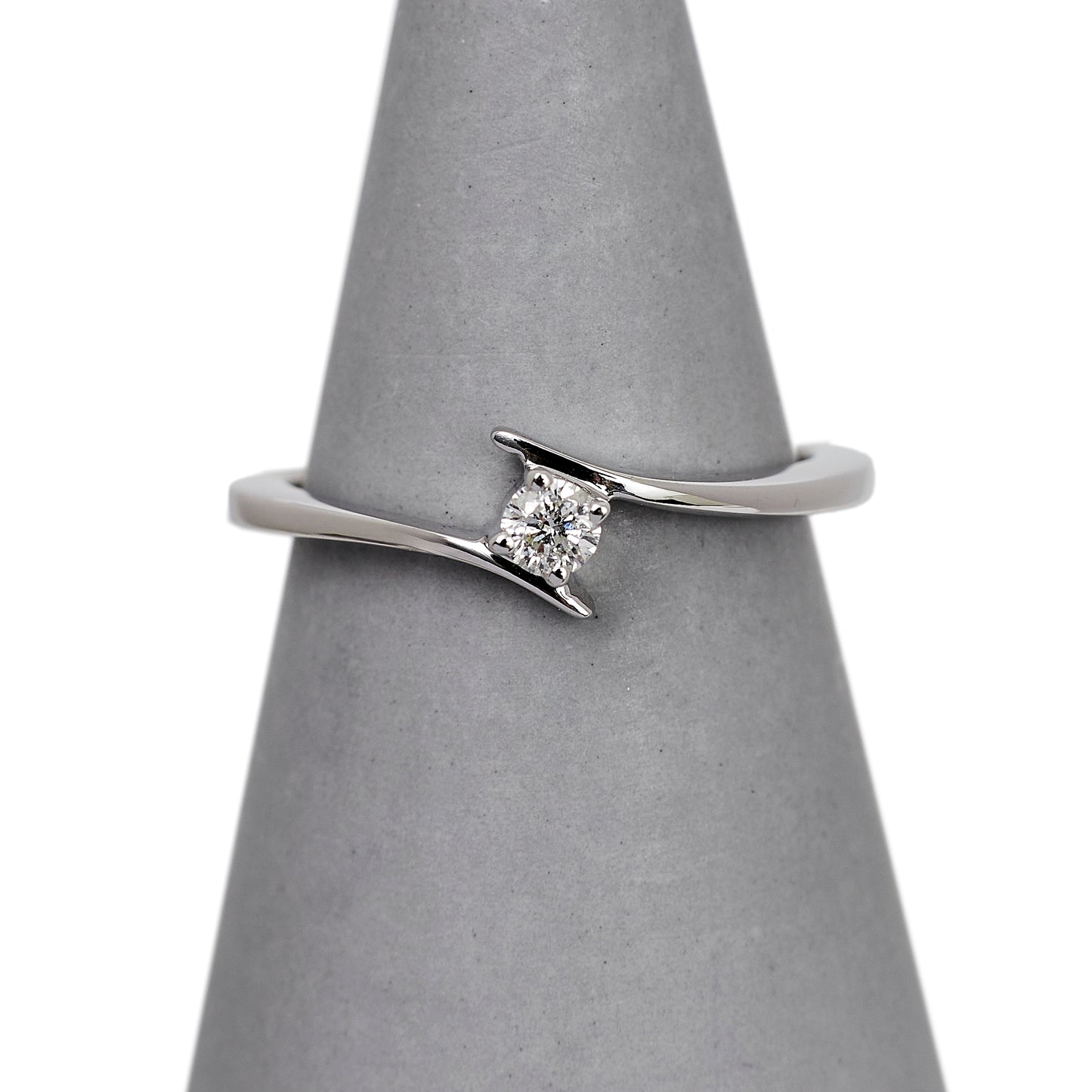 Pre-Owned 9ct White Gold Diamond Crossover Design Ring