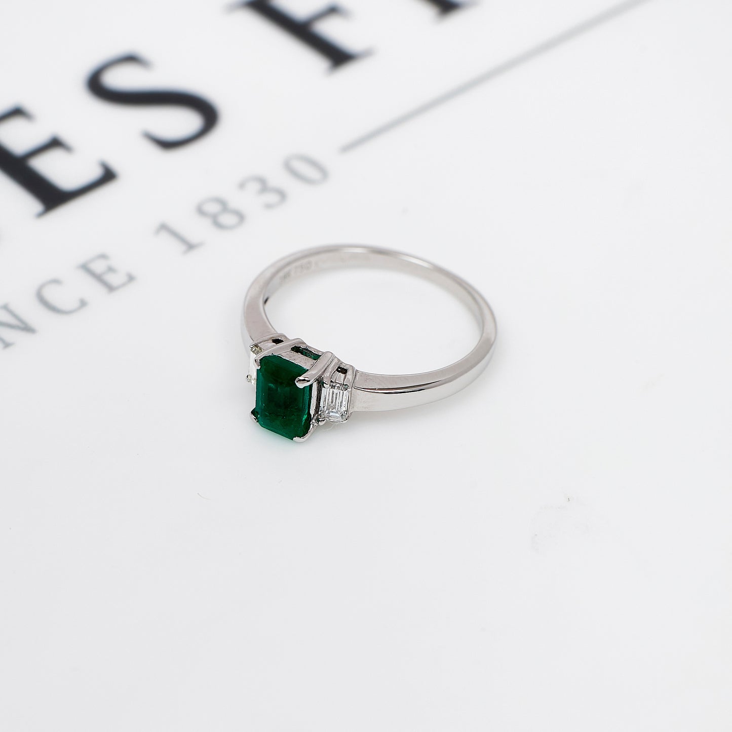 Pre-Owned 18ct White Gold Emerald & Baguette Diamond Ring