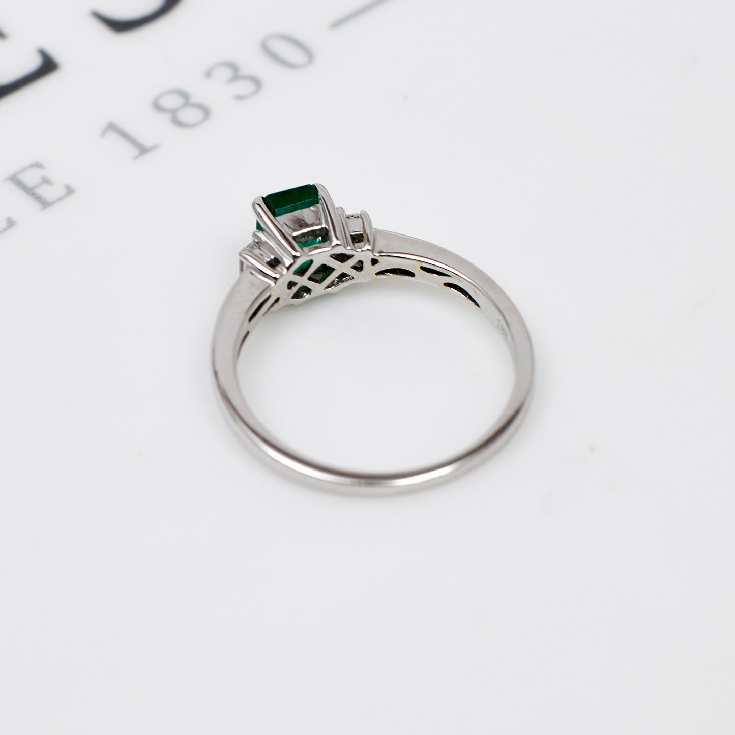 Pre-Owned 18ct White Gold Emerald & Baguette Diamond Ring