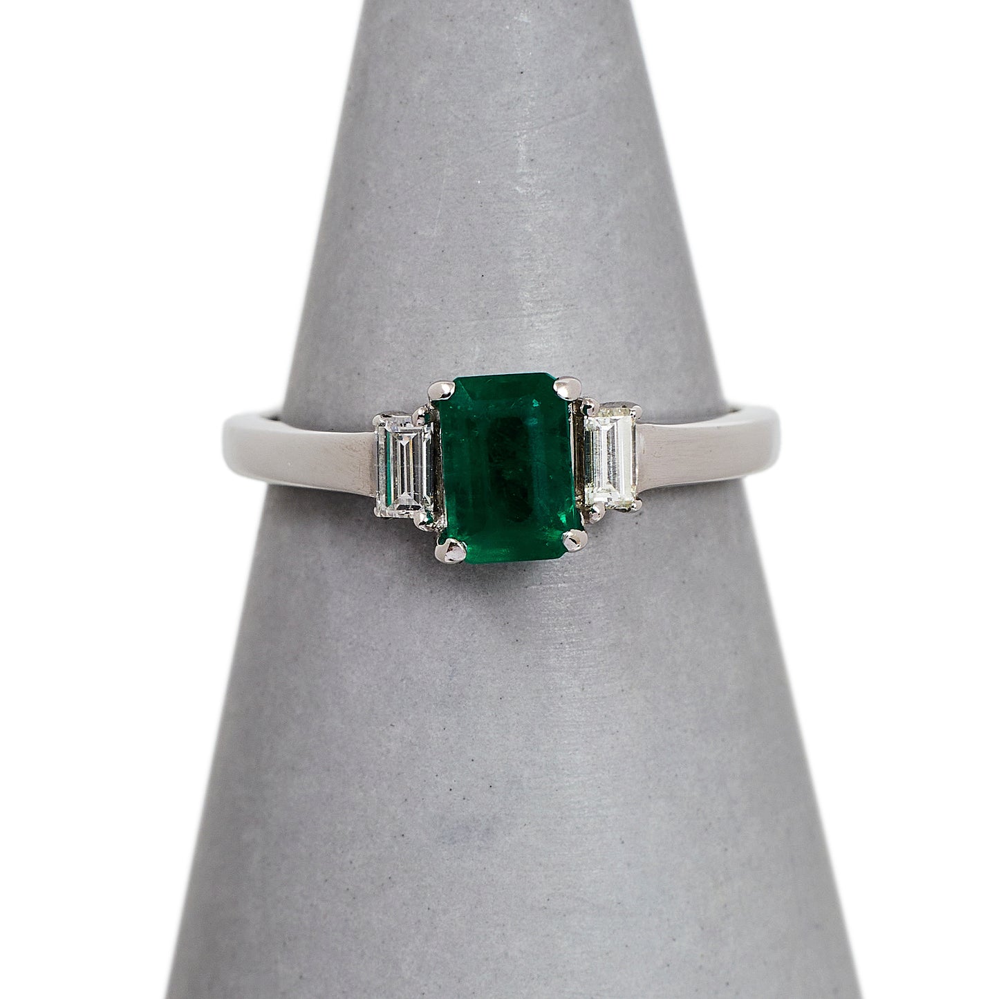 Pre-Owned 18ct White Gold Emerald & Baguette Diamond Ring