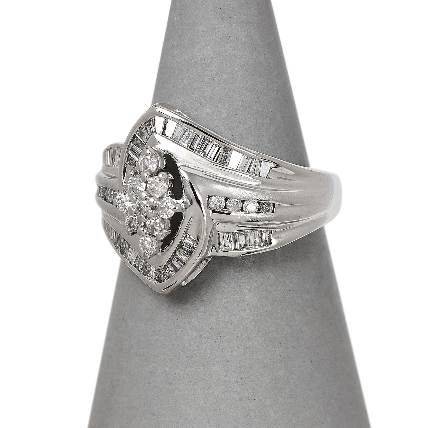 Pre-Owned 9ct White Gold Diamond Cluster Ring Size L