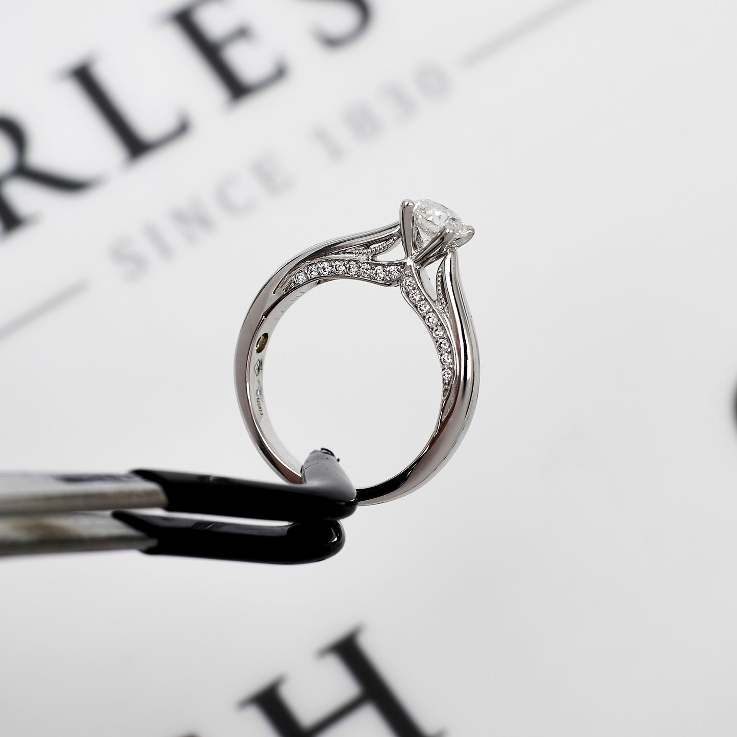 Pre-Owned 18ct White Gold Diamond Ring Shoulders Set