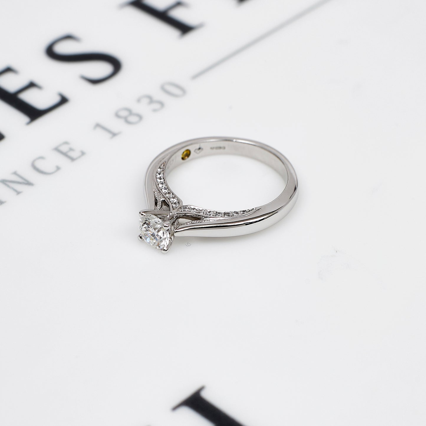 Pre-Owned 18ct White Gold Diamond Ring Shoulders Set