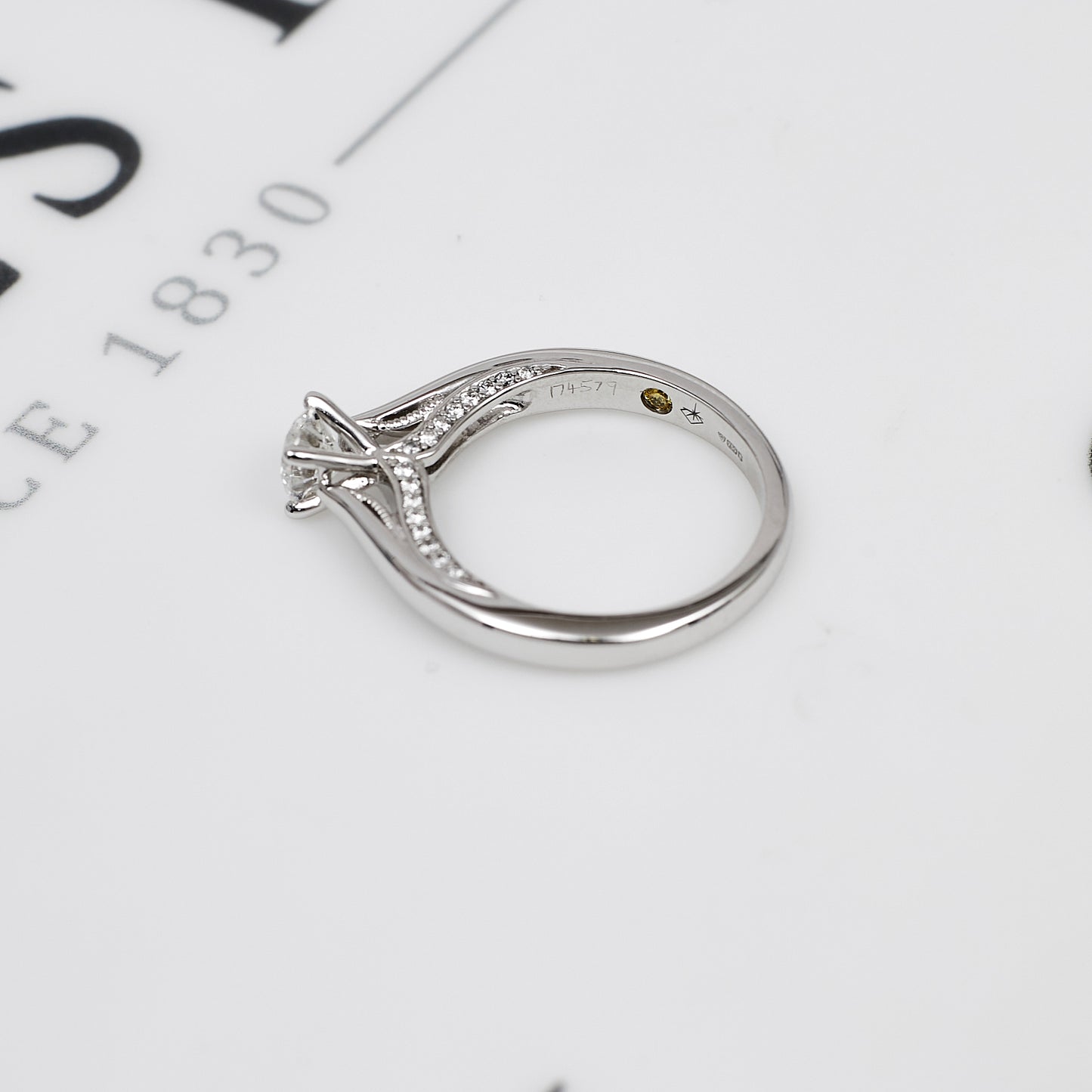 Pre-Owned 18ct White Gold Diamond Ring Shoulders Set