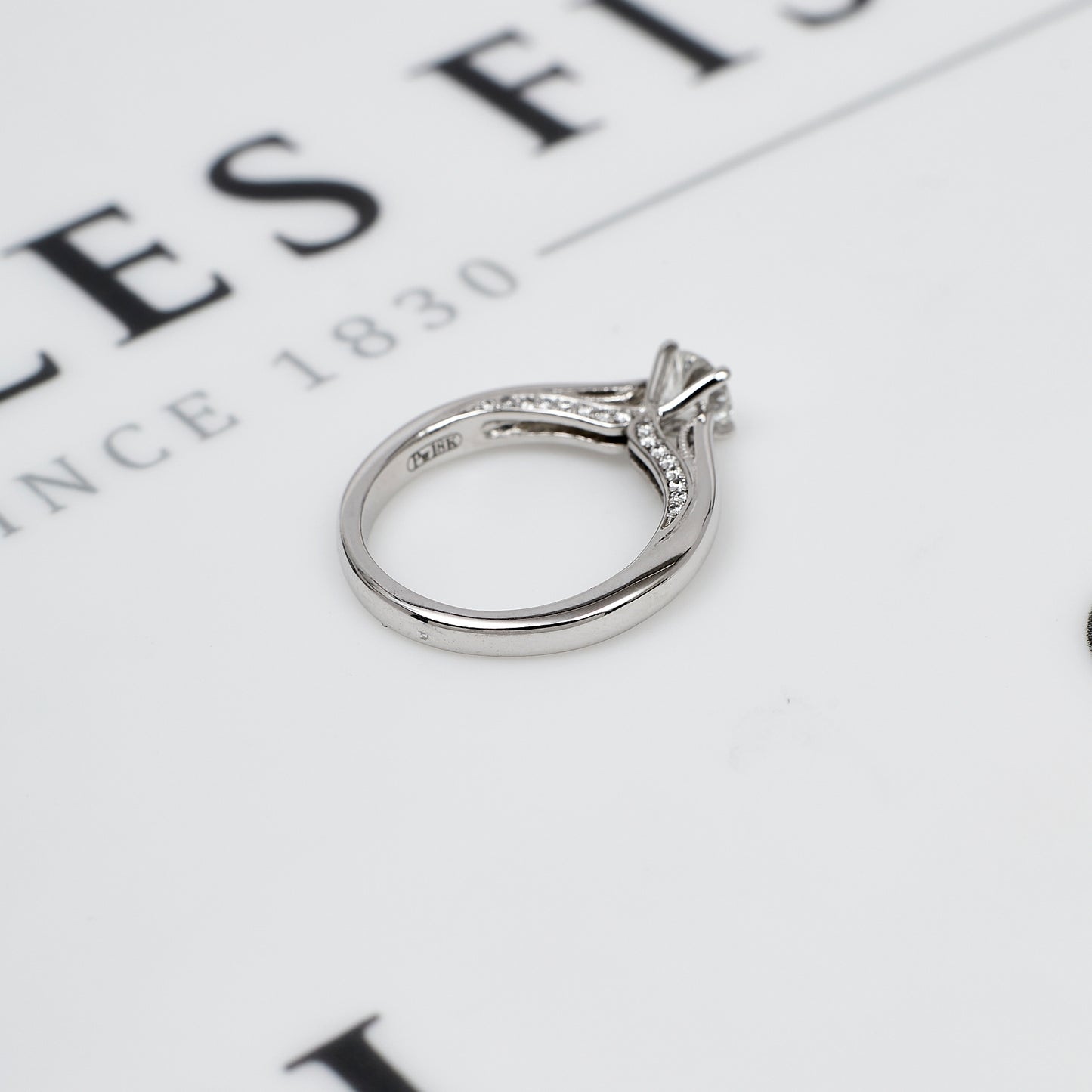 Pre-Owned 18ct White Gold Diamond Ring Shoulders Set