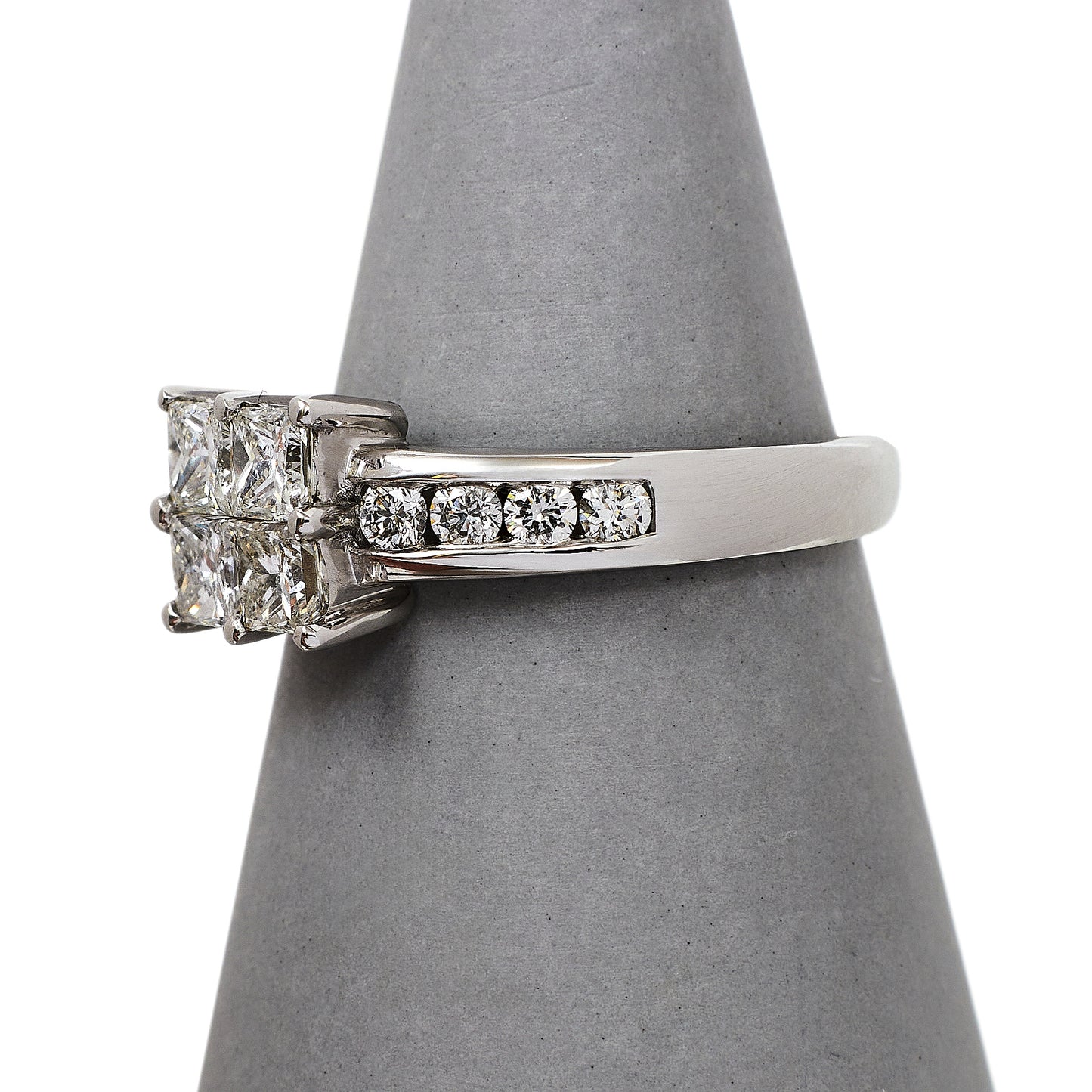 Pre-Owned 18ct White Gold Princess Cut Diamond Cluster Ring