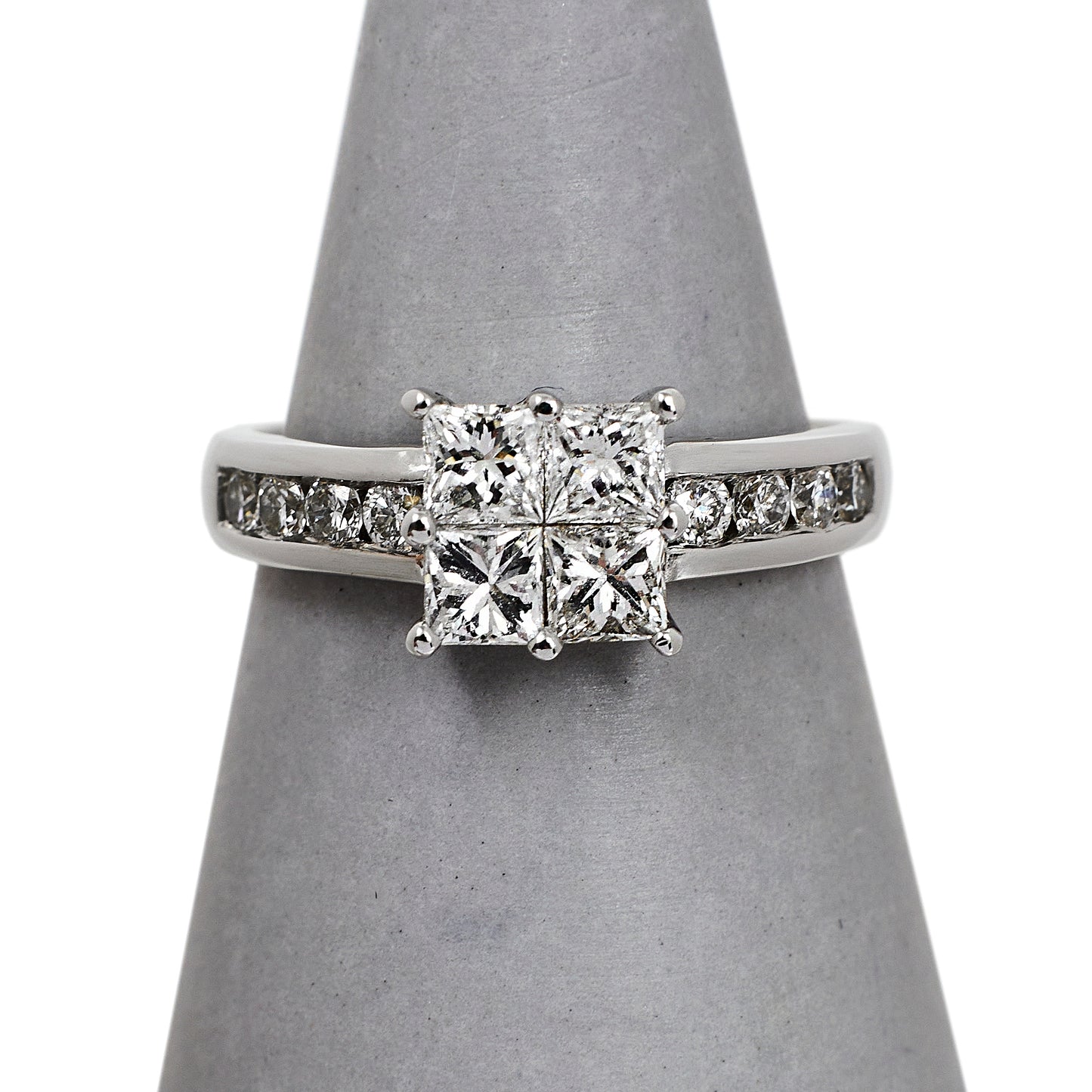 Pre-Owned 18ct White Gold Princess Cut Diamond Cluster Ring