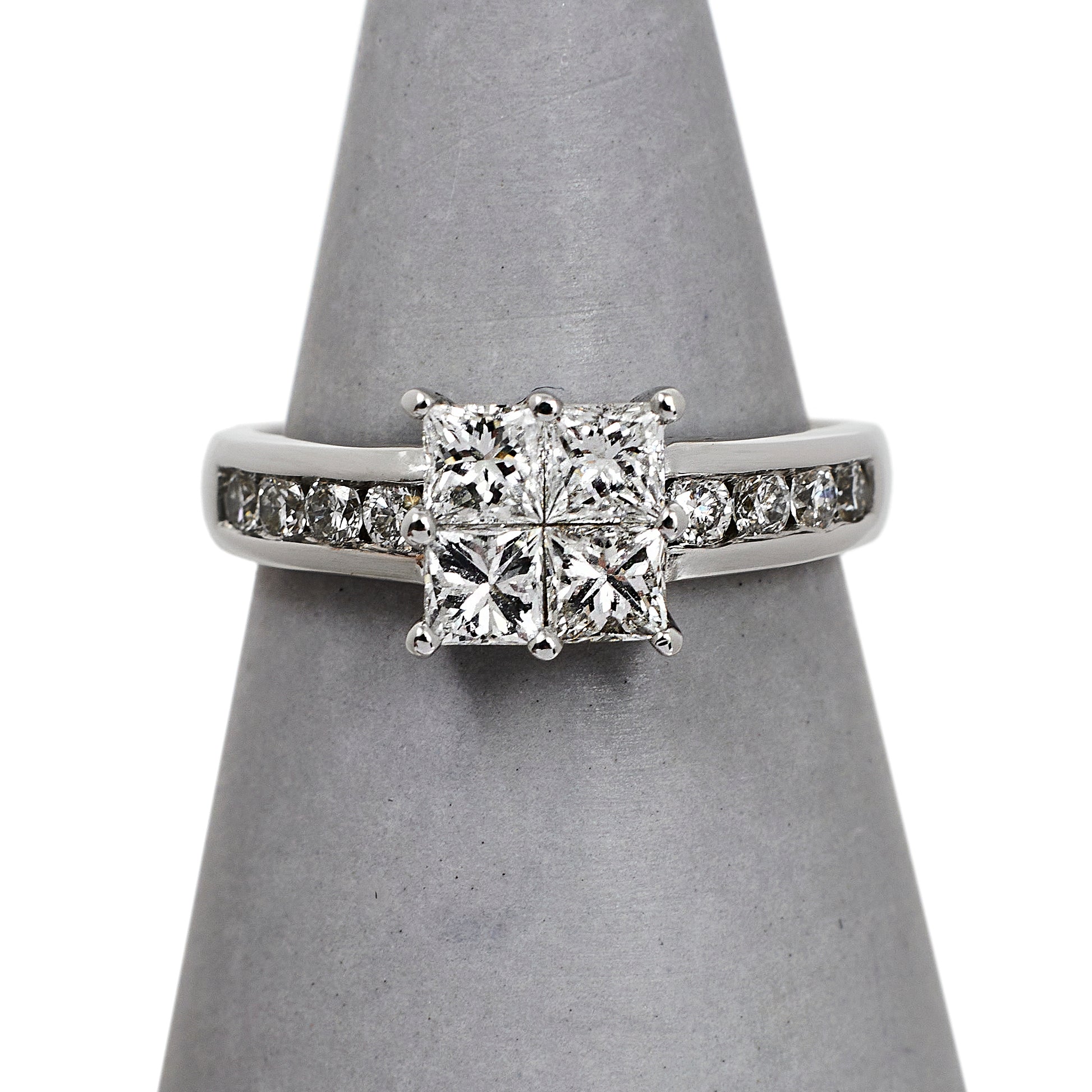 Pre-Owned 18ct White Gold Princess Cut Diamond Cluster Ring