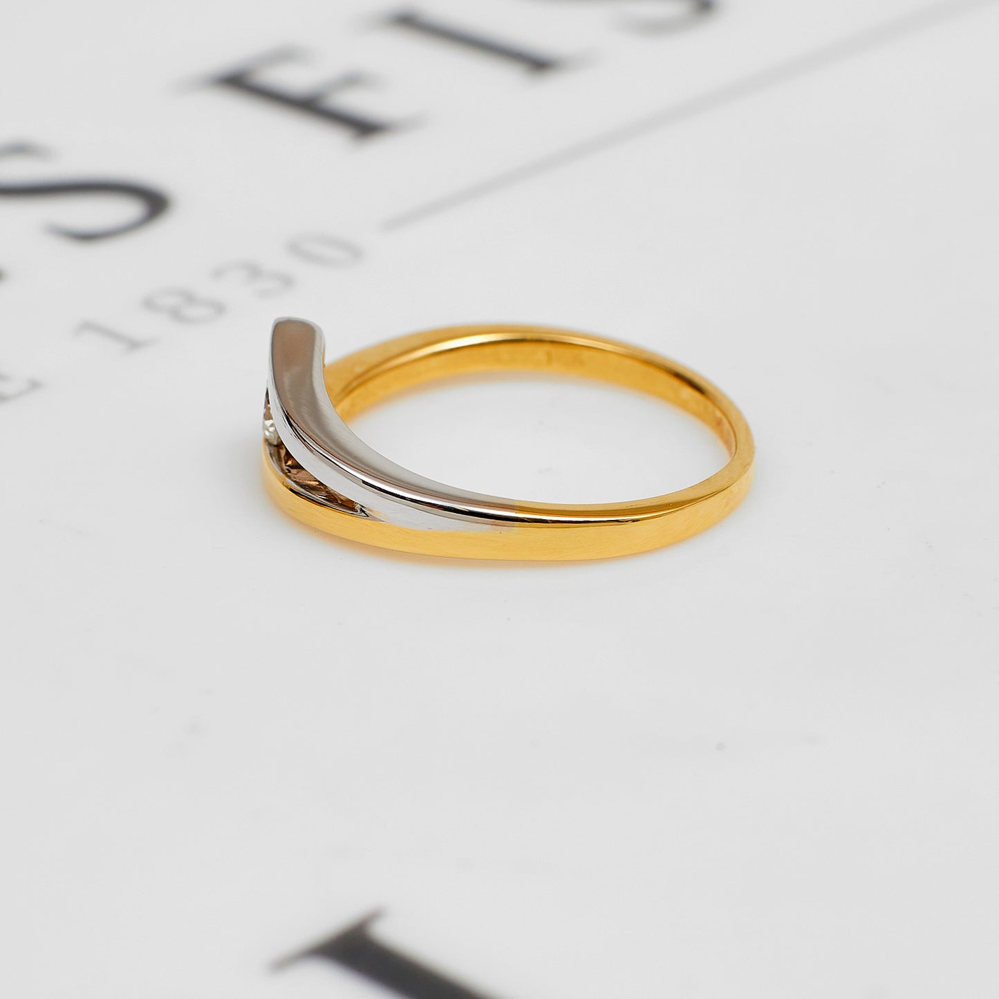 Pre-Owned 18ct Gold 2 Tone Diamond Split Band Ring Size N
