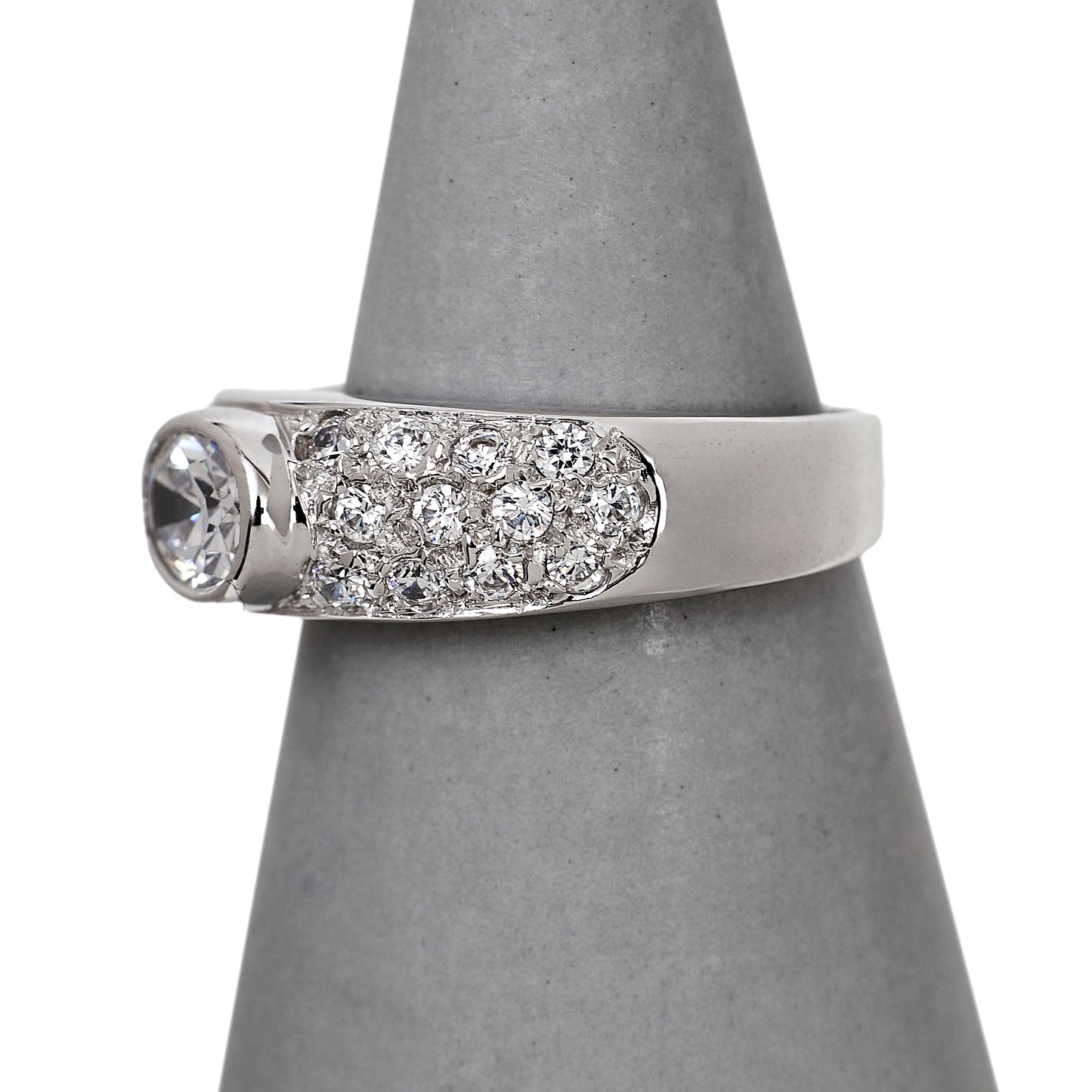 Pre-Owned 9ct White Gold CZ Band Ring Size M