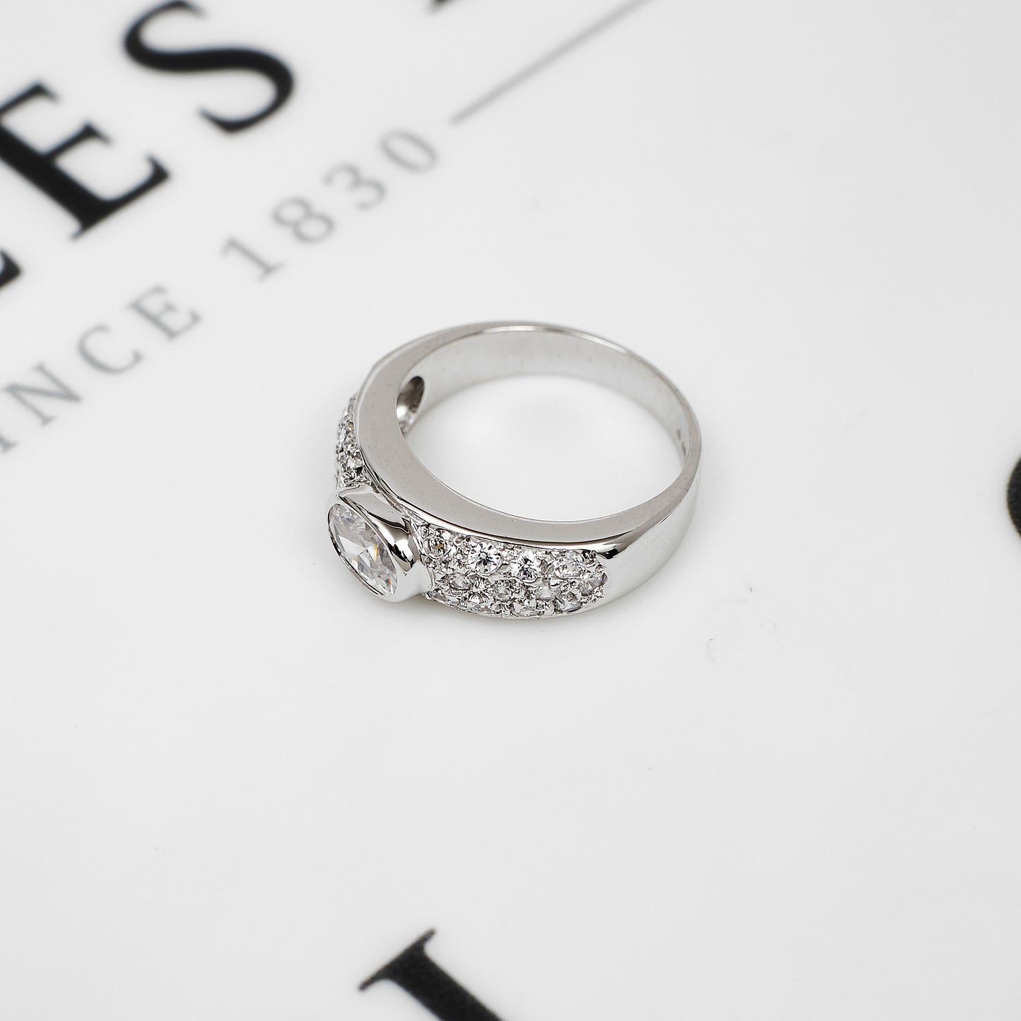 Pre-Owned 9ct White Gold CZ Band Ring Size M