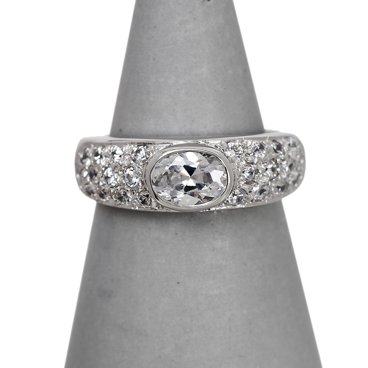 Pre-Owned 9ct White Gold CZ Band Ring Size M