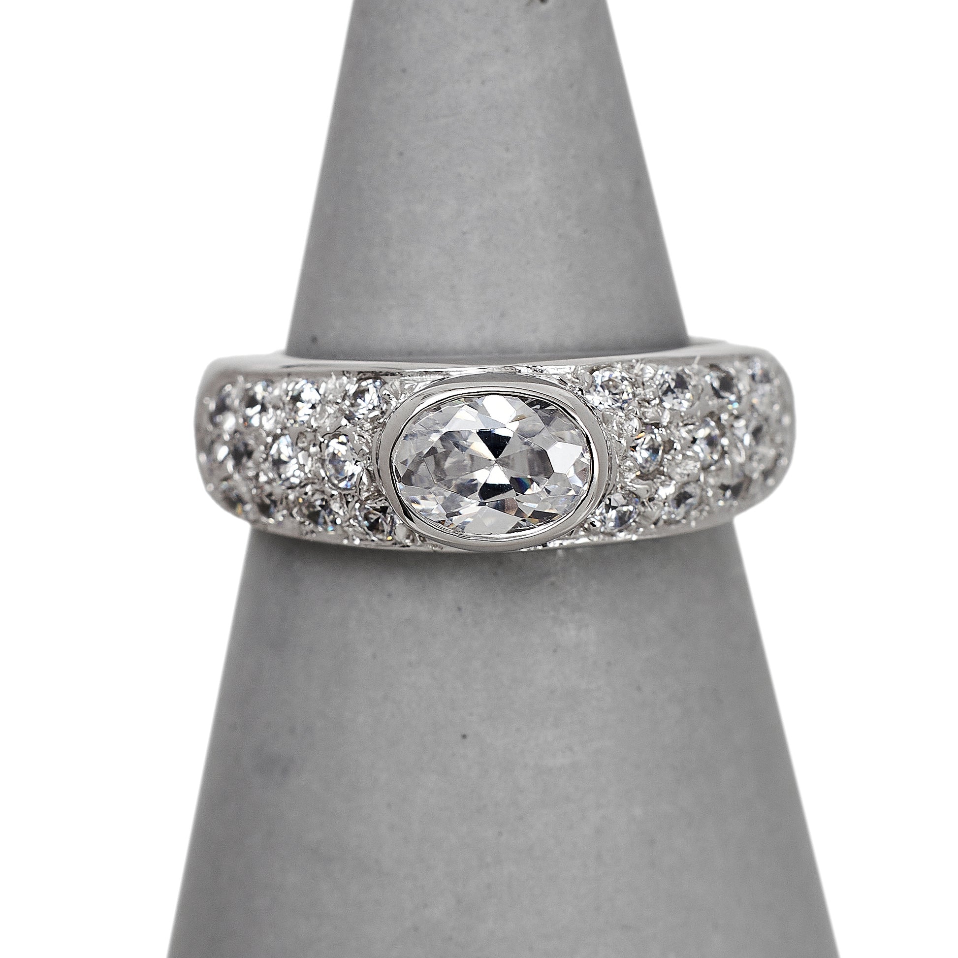 Pre-Owned 9ct White Gold CZ Band Ring Size M