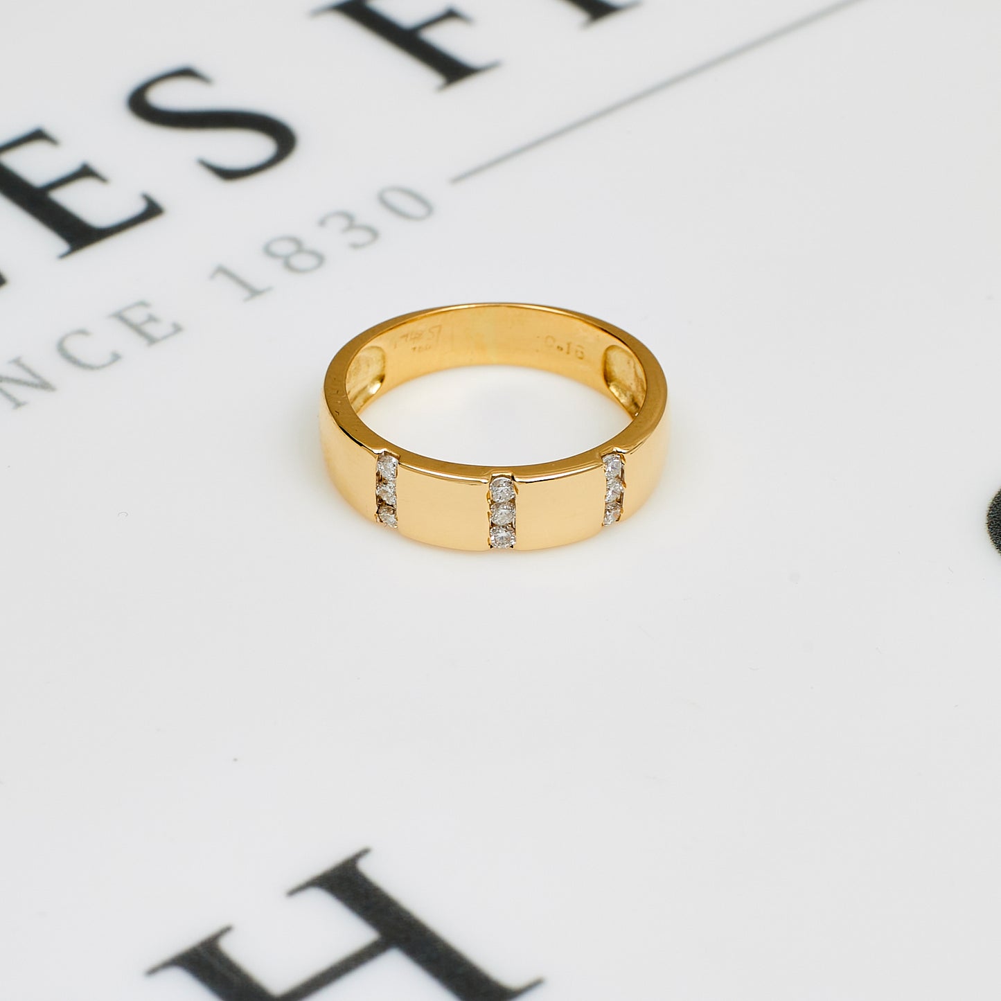 Pre-Owned 18ct Gold Diamond Wedding Band Ring Size M.5