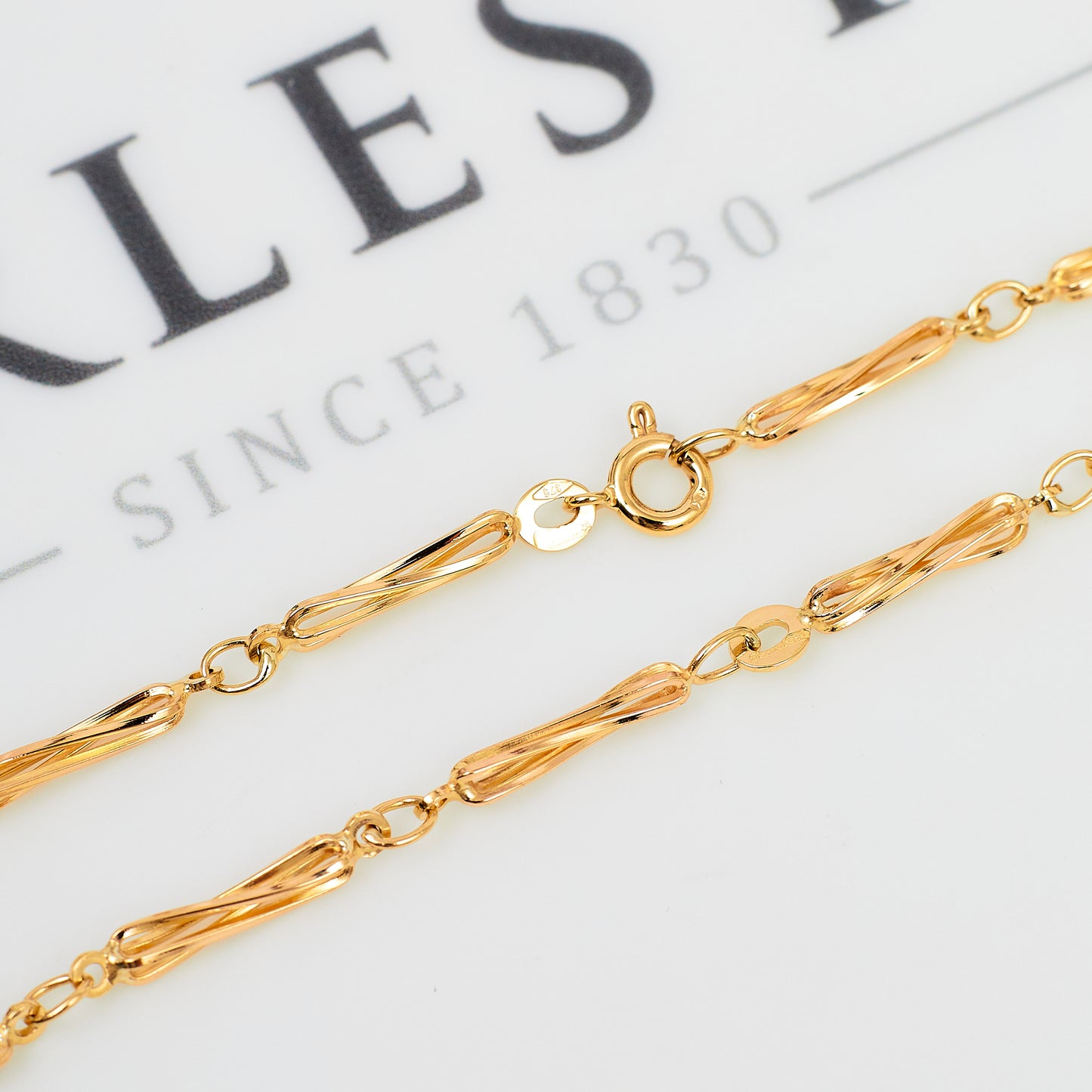 Pre-Owned 9ct Gold Oblong Twist Link Necklace 37 Inch