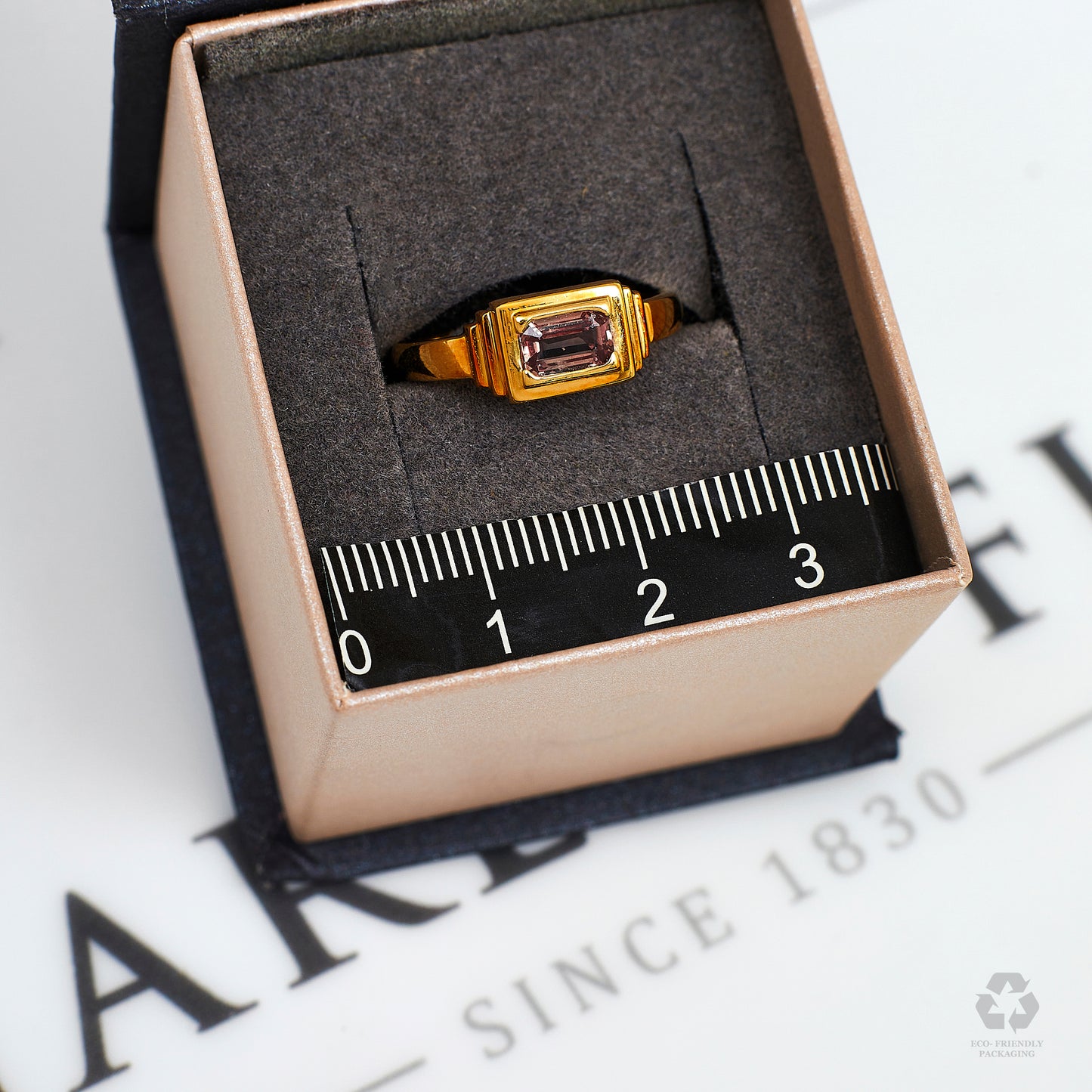 Pre-Owned 18ct Gold Rectangle Colour Change Sapphire Ring